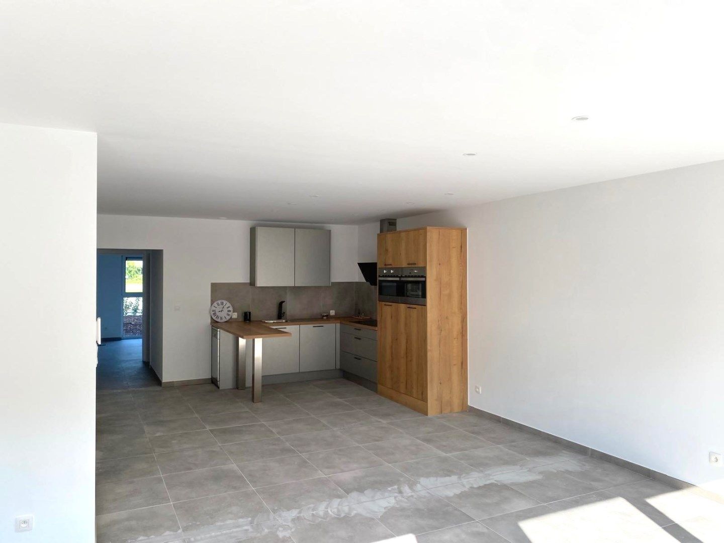 Nieuwbouwappartement met twee slaapkamers, terras en twee autostaanplaatsen foto 5