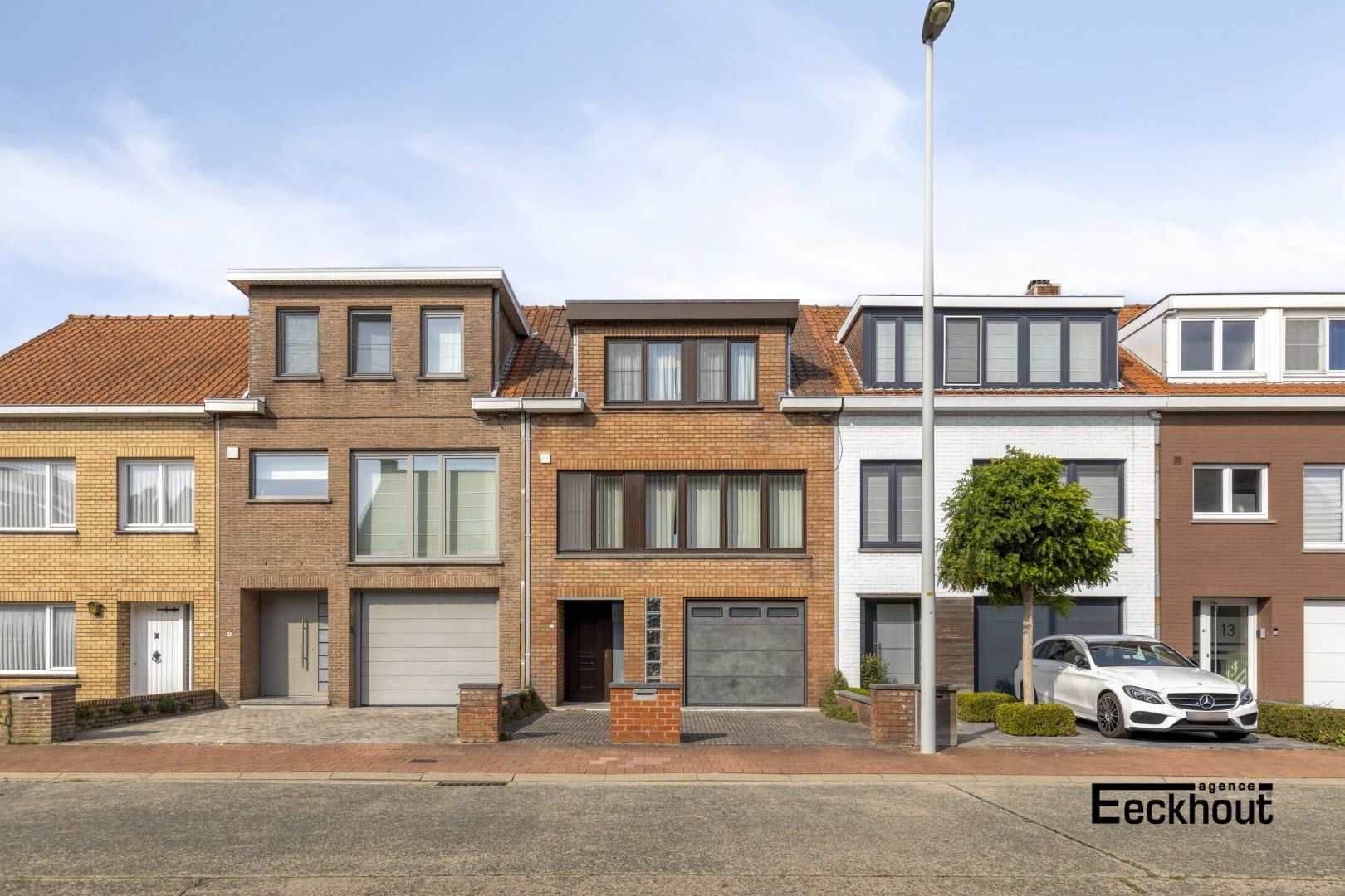 Te moderniseren woning op goede ligging met garage en tuin! foto {{pictureIndex}}