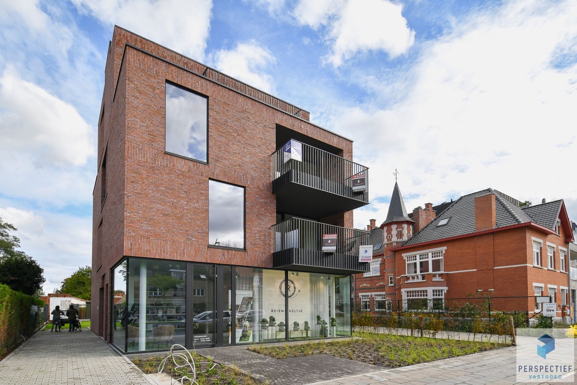 High-end nieuwbouwappartement met GROOT TERRAS foto {{pictureIndex}}