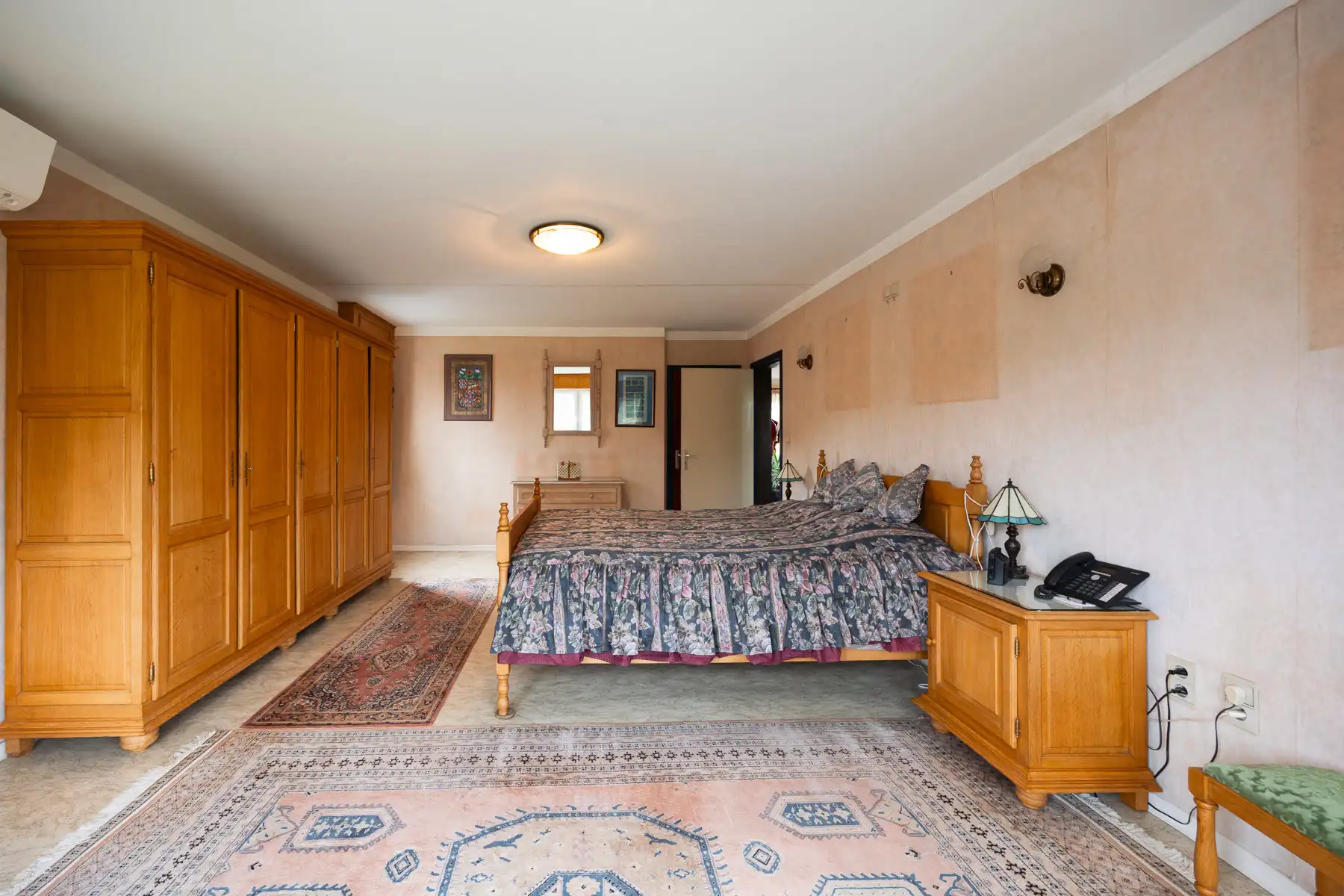Statige villa met uitzonderlijk veel ruimte en potentieel  foto 17