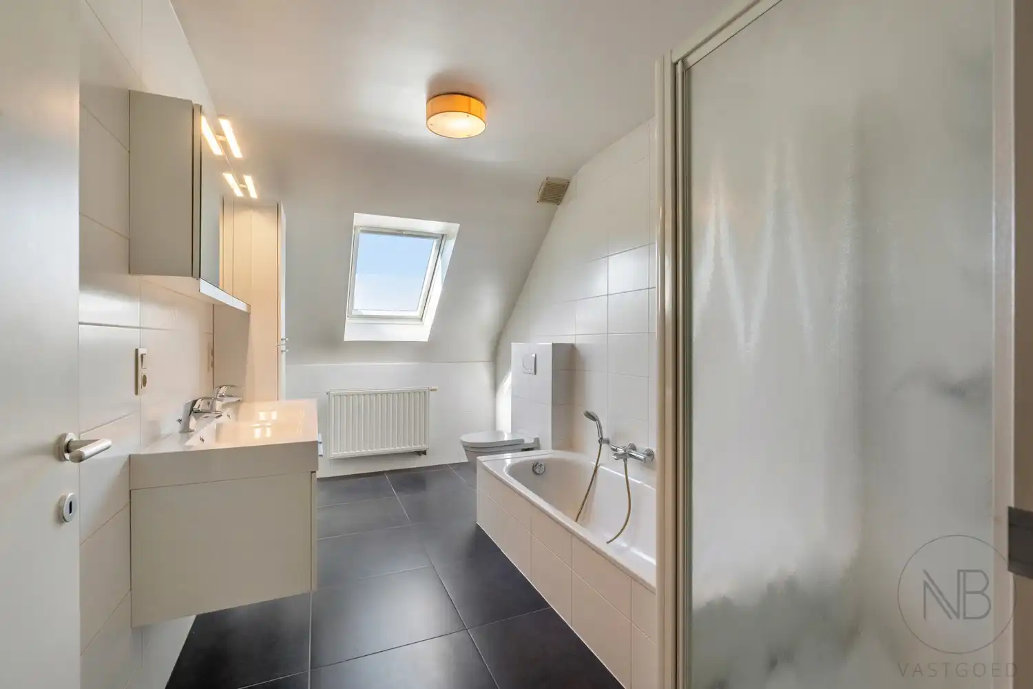 Ruim duplex appartement met 3 slaapkamers en groot terras in hartje Zutendaal foto 16