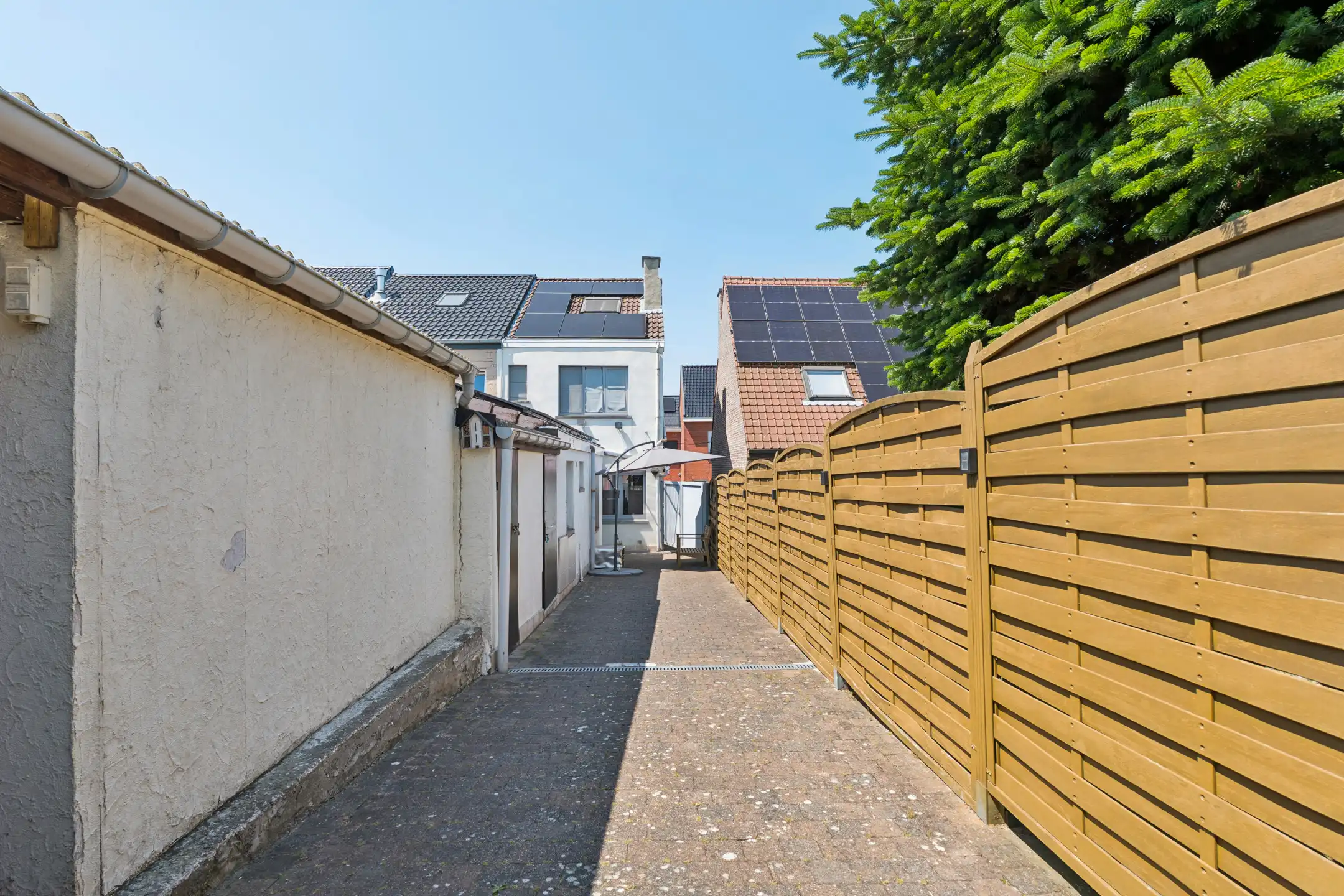 Gezinswoning met 3 slks en uitzonderlijk grote tuin foto 24