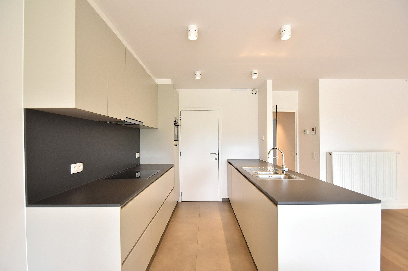 Ruim en elegant hoekappartement met drie terrassen foto 14