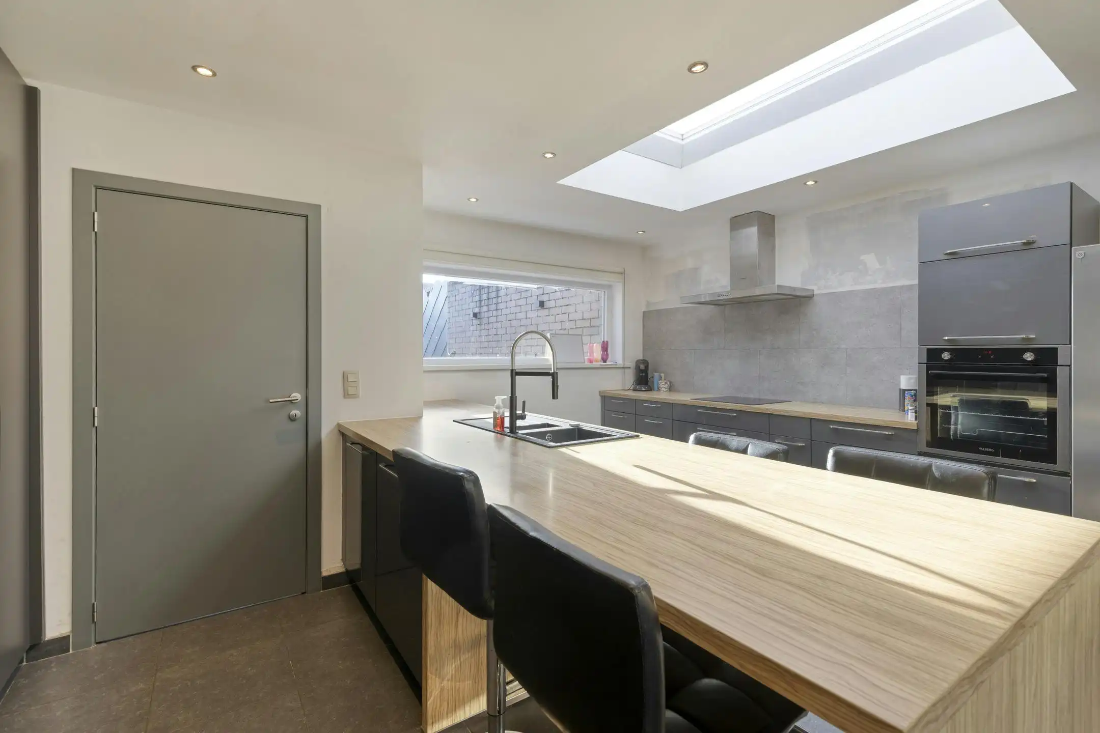 Gerenoveerd huis met 5 slaapkamers te koop in Zeebrugge foto 4