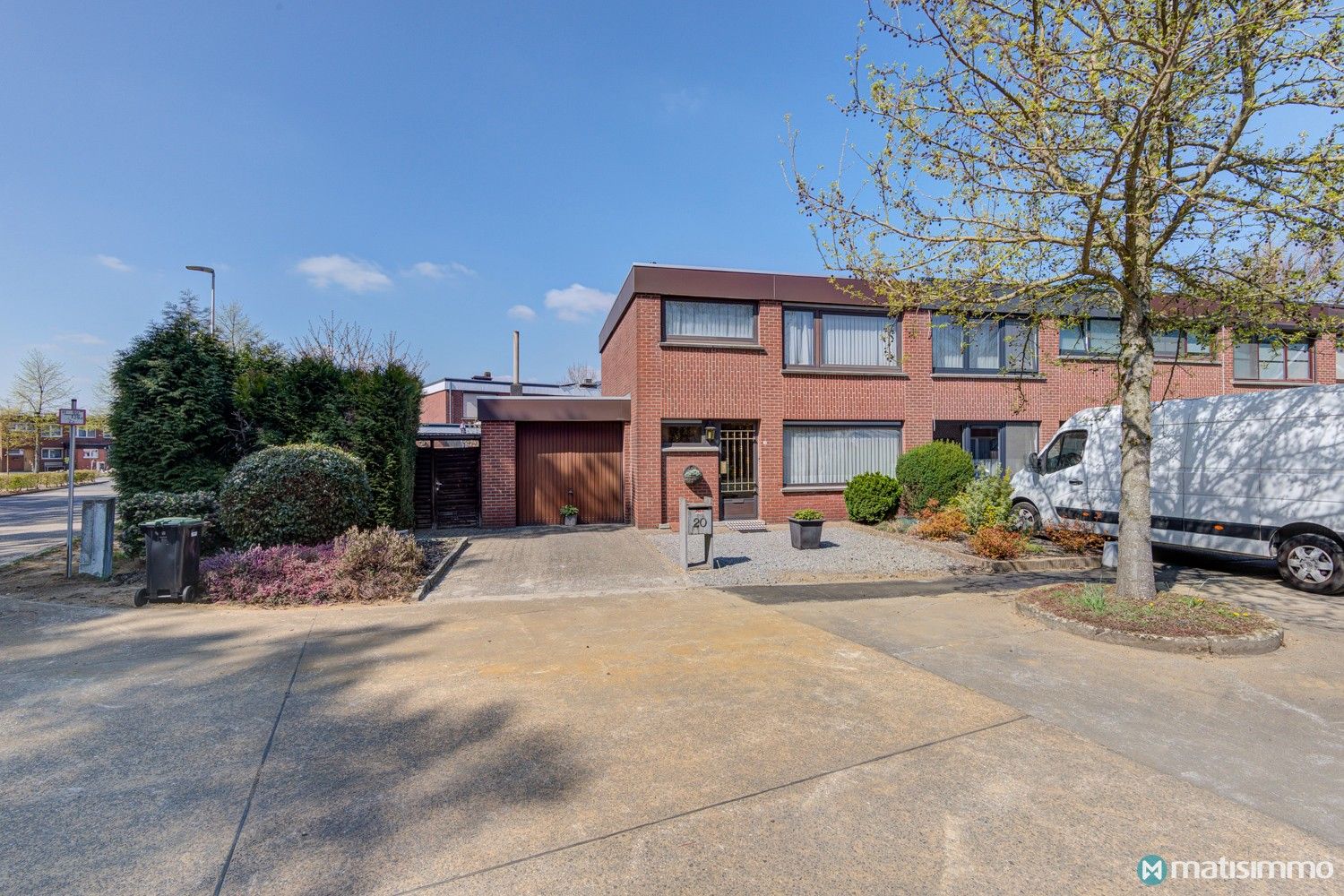 Hoofdfoto van de publicatie: VERZORGDE WONING MET 3 SLAAPKAMERS, GARAGE EN TUIN NABIJ CENTRUM GENK