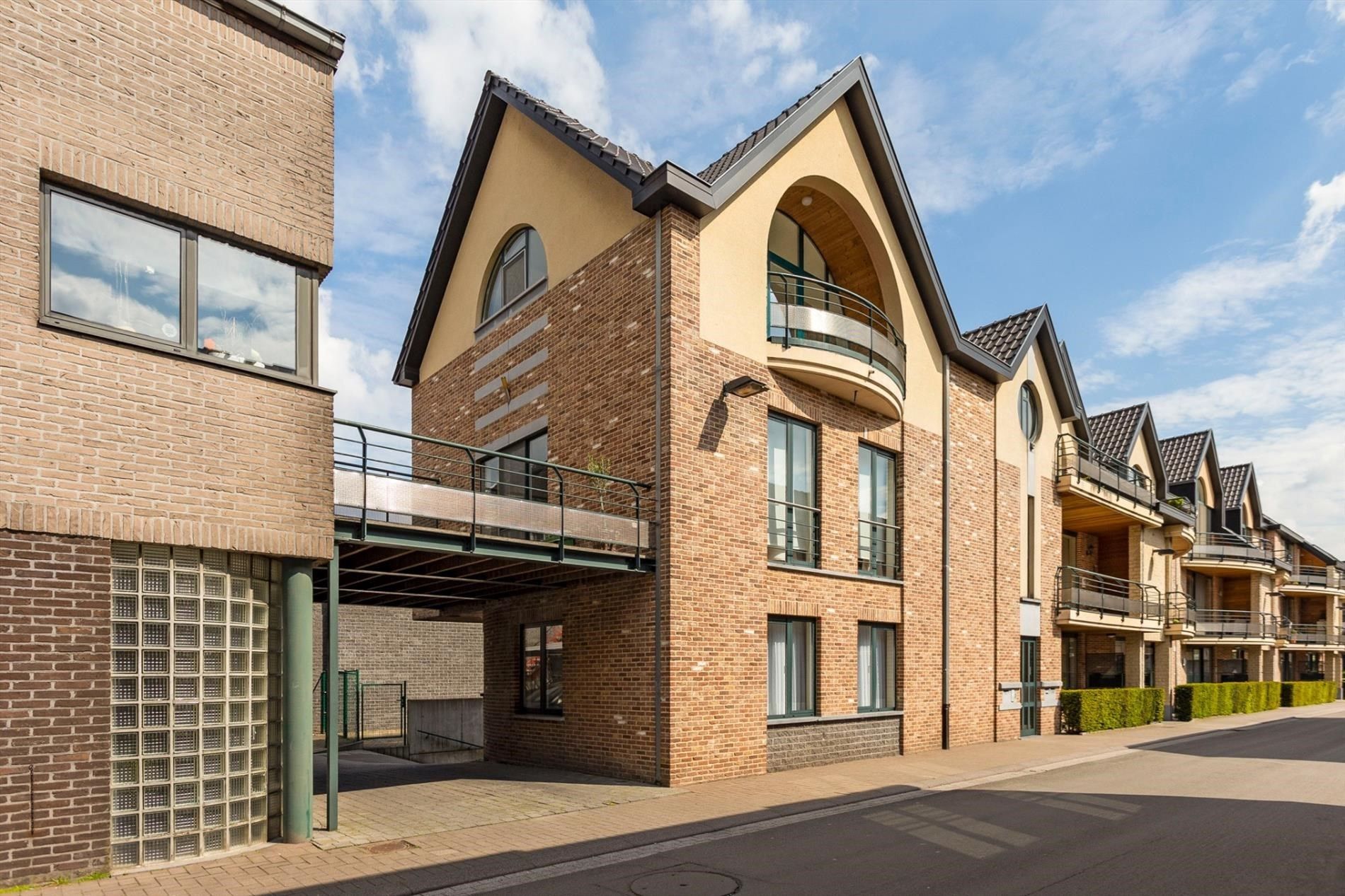 Aangenaam en luchtig appartement met 1 slaapkamer, terras & autostandplaats in ondergrondse garage in hartje Hoeselt foto 5