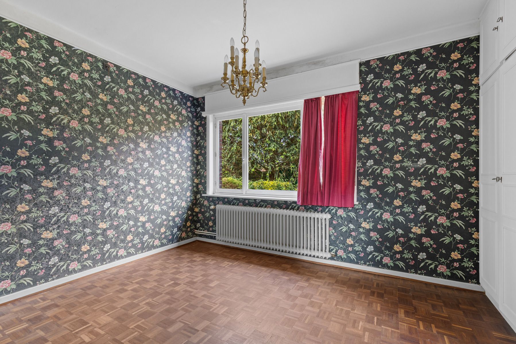 Geheel te renoveren / te slopen woning in residentiële wijk foto 12