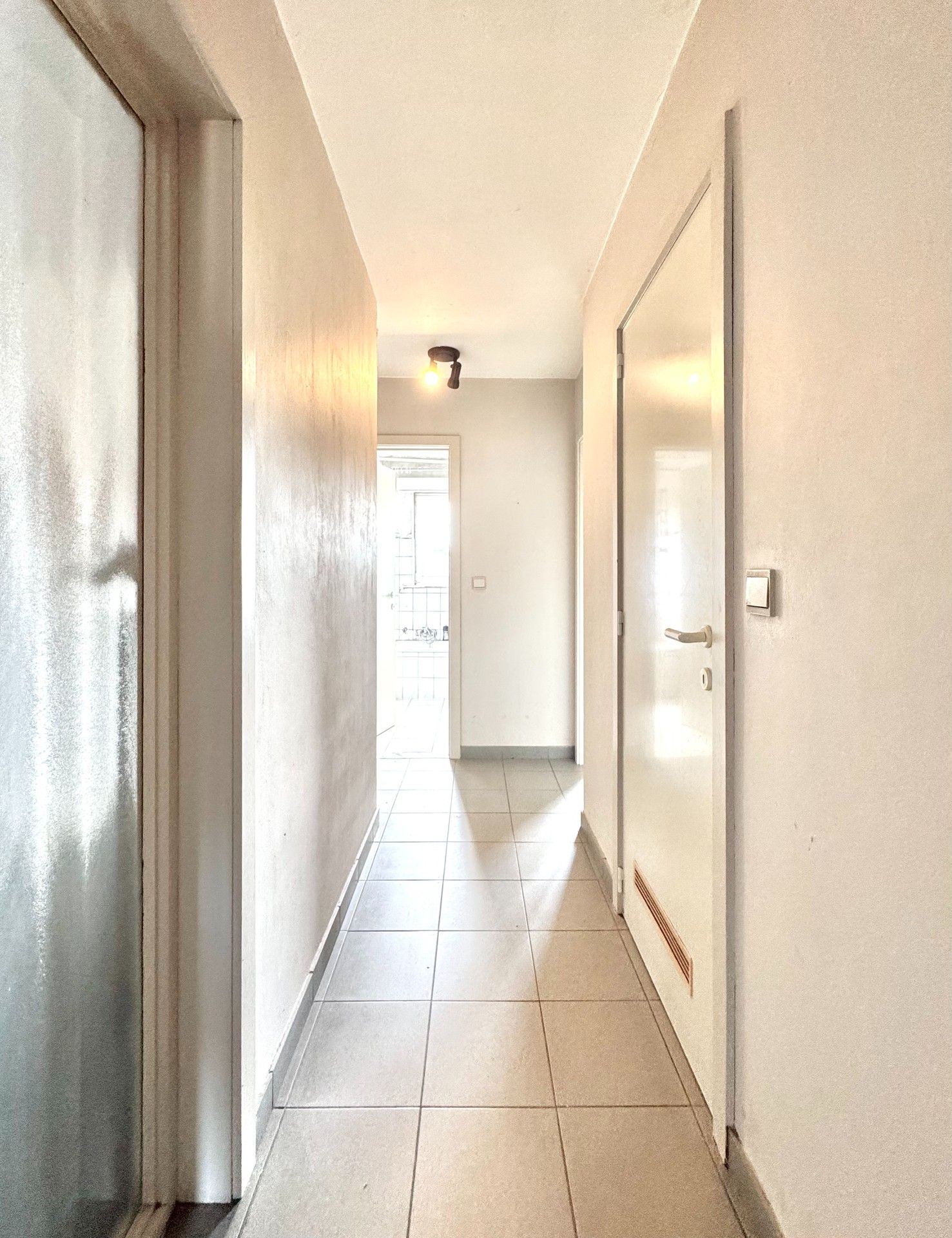 APPARTEMENT OP EERSTE VERDIEP MET 2 SLPKS & GARAGE foto 10