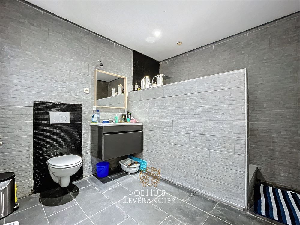 RUIME woning te koop (8 slpks, 2 badk) die ook perfect als tweewoonst kan dienen foto 27