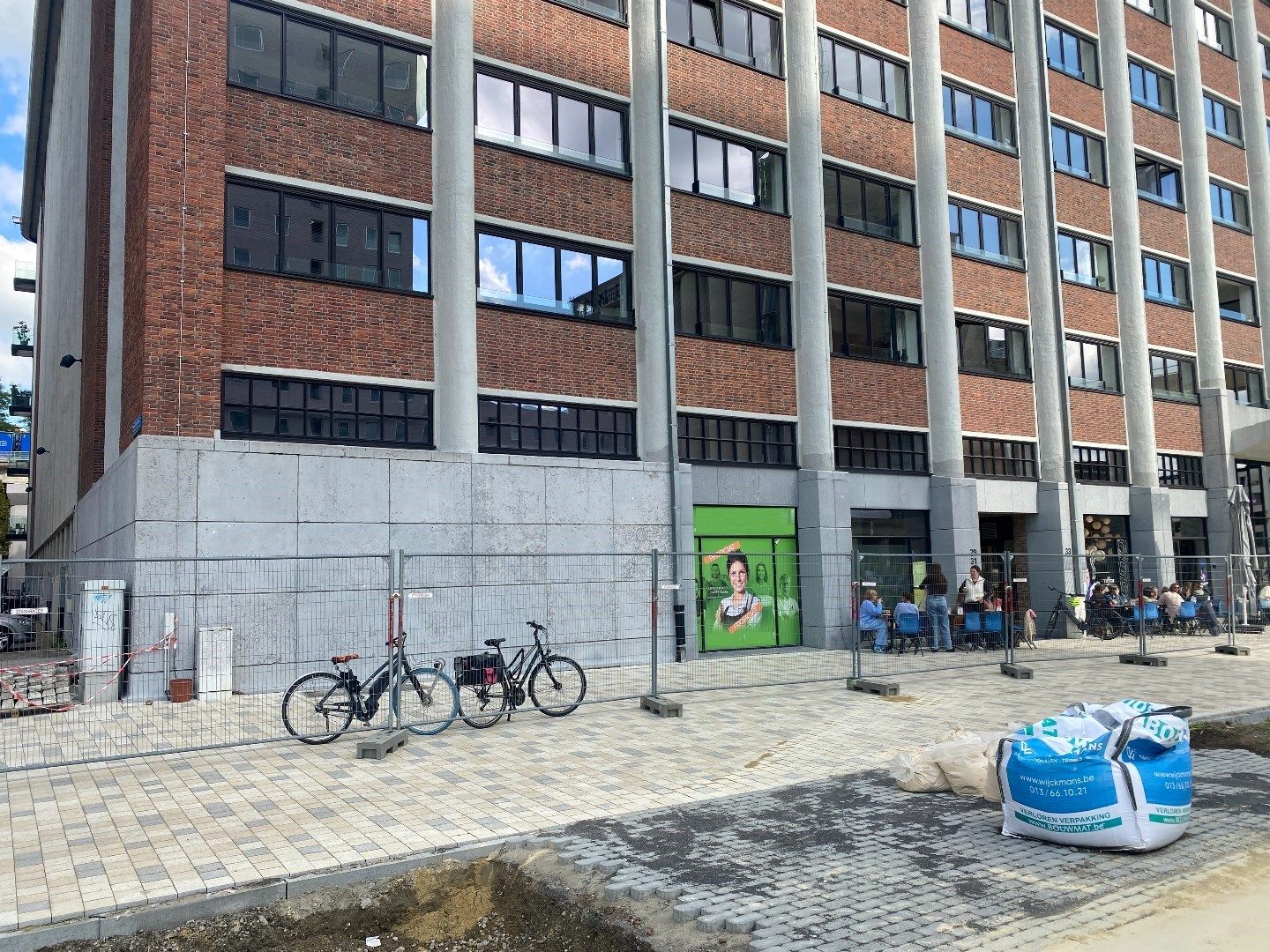 Goed gelegen casco handelspand aan de Vaartkom foto 1