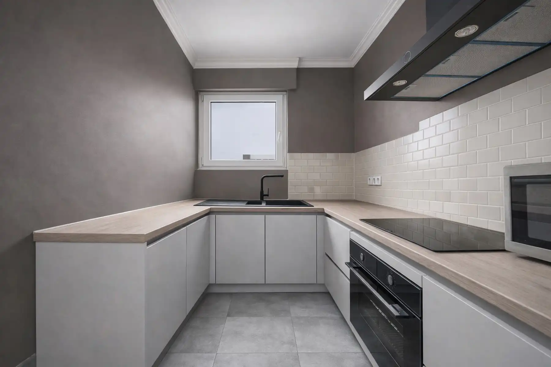 Appartement op de eerste verdieping, inclusief garage, nabij het centrum van Hoevenen! foto 10