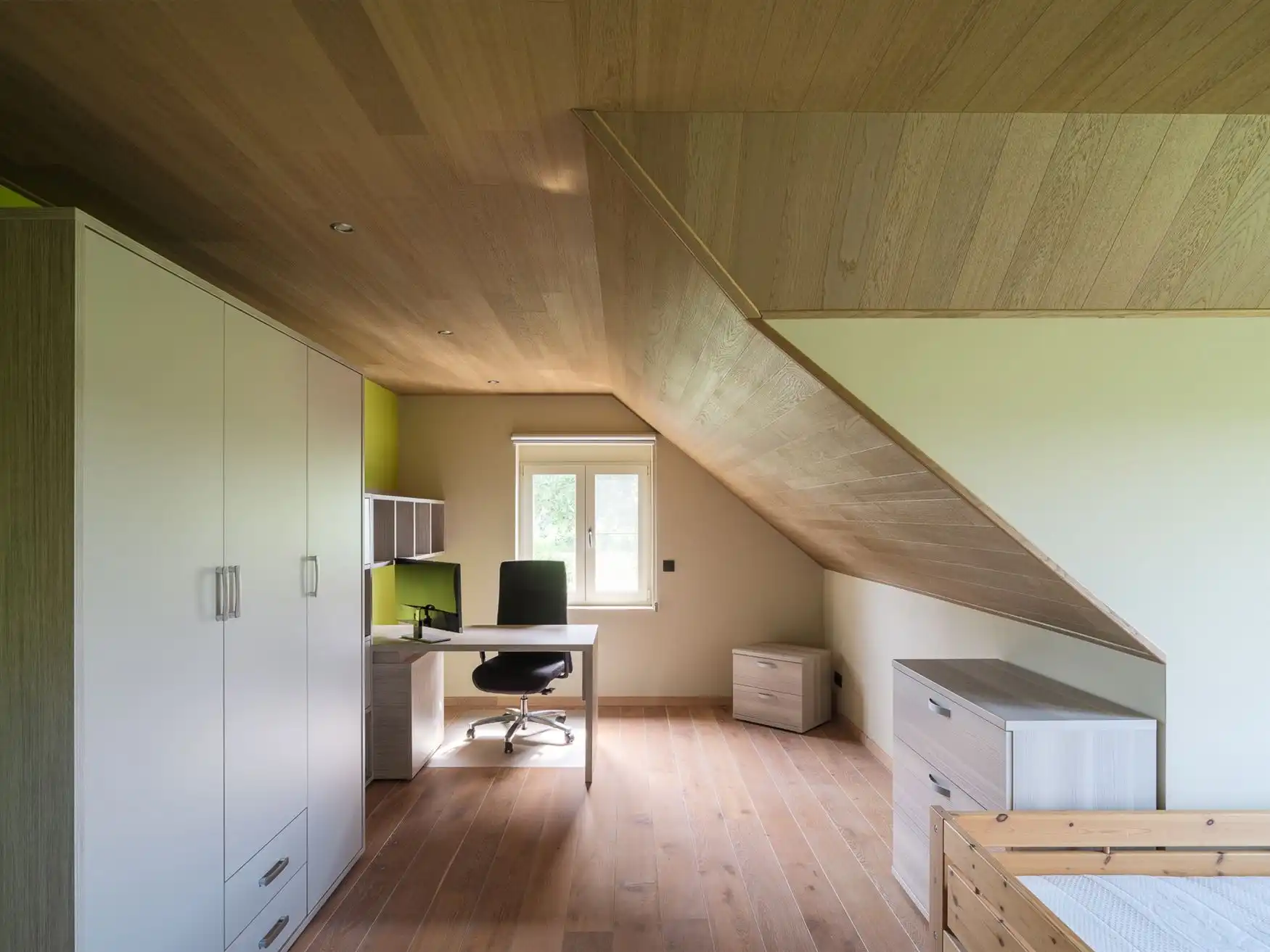 Exclusieve farmhouse te midden van de velden in Drongen foto 13