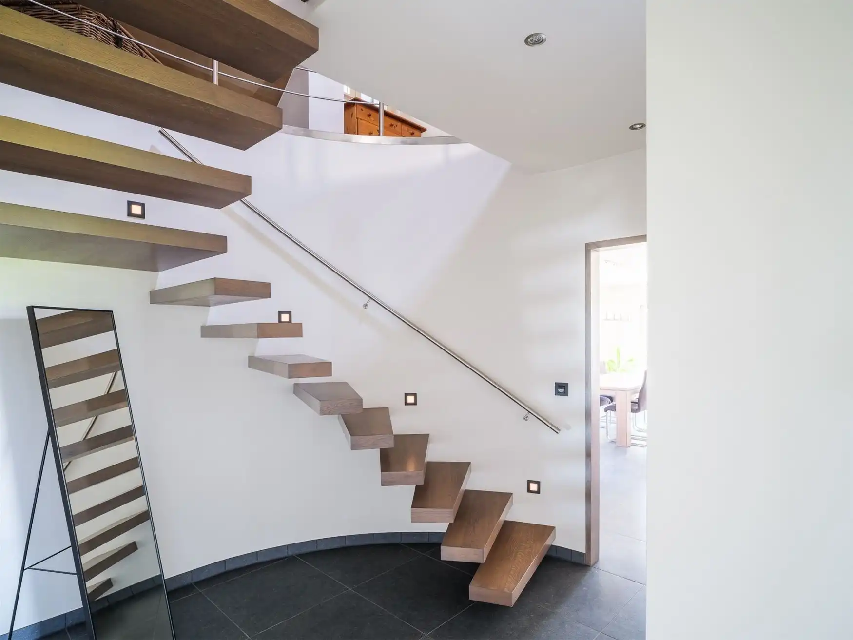 Exclusieve farmhouse te midden van de velden in Drongen foto 13
