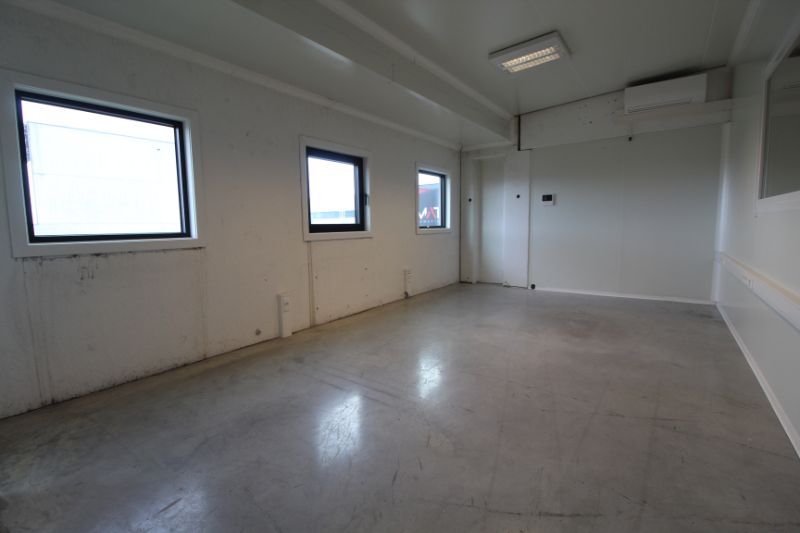 Bedrijfsgebouw op strategische ligging te huur in Roeselare(Beveren) foto 12