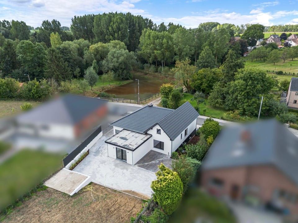 VOLLEDIG GERENOVEERDE BUNGALOW MET 3 SLAAPKAMERS EN EEN PRACHTIGE TUIN foto 6