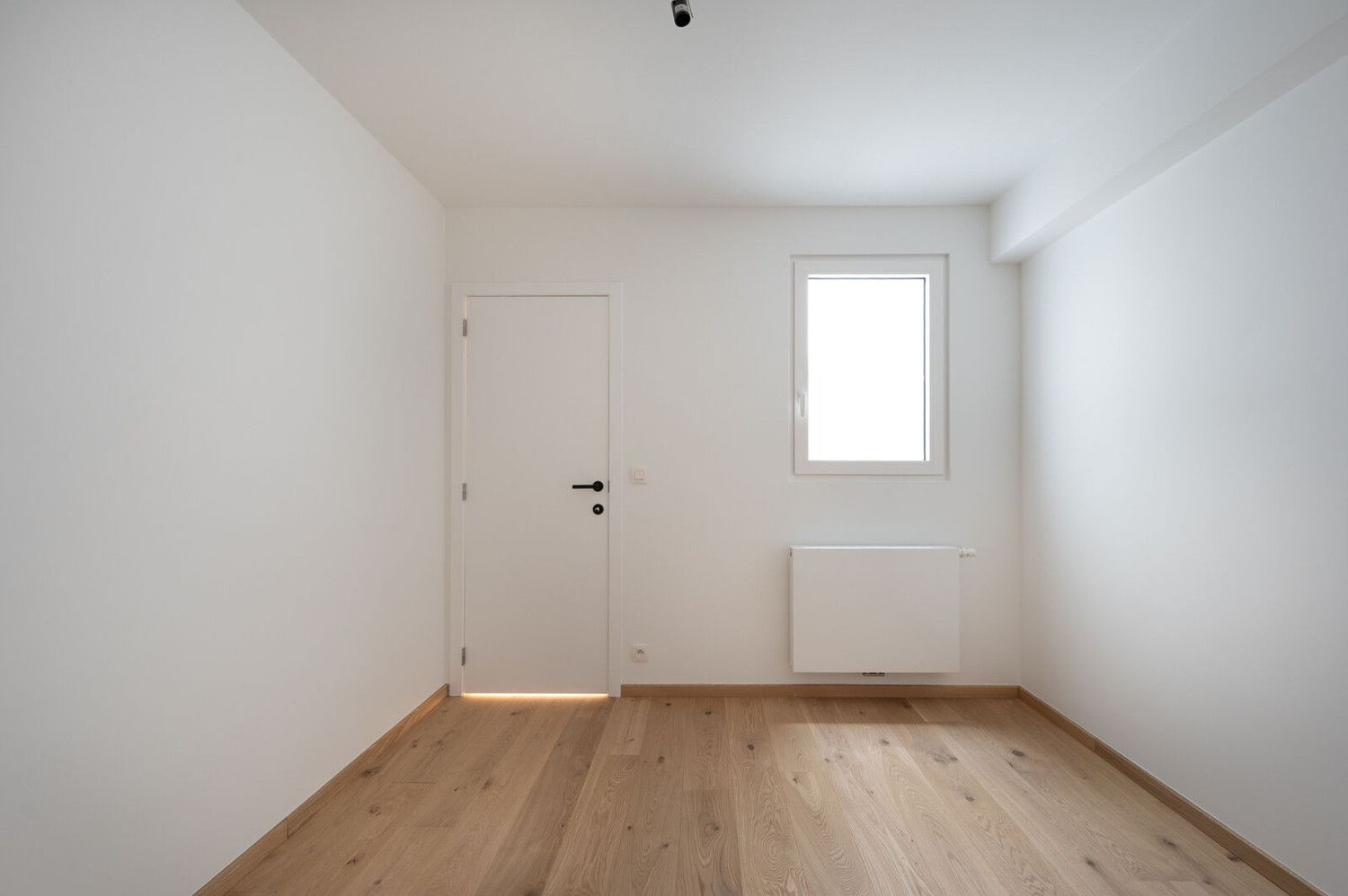 Instapklaar 2-slaapkamerappartement met zijdelings zeezicht te Heist foto 10