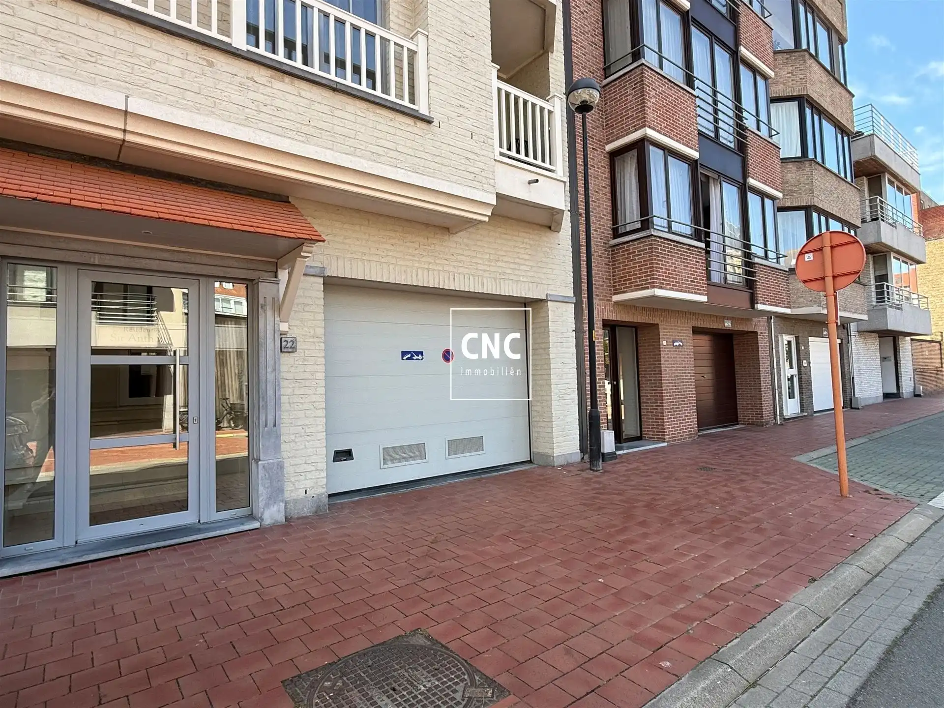 Ruime garagebox op centrale ligging in Knokke-Heist foto 3