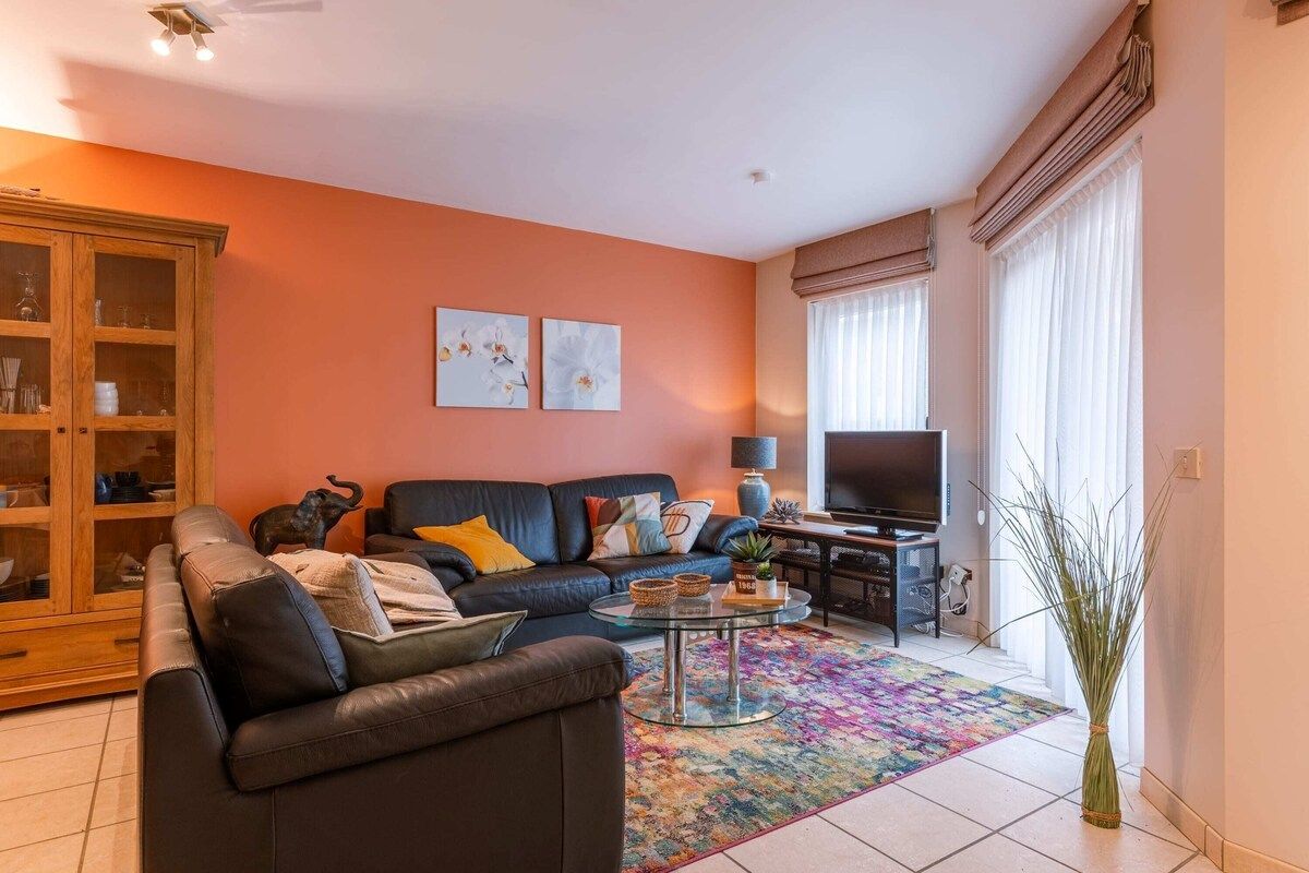 Gemeubeld twee slaapkamer appartement vlak aan zee foto 2
