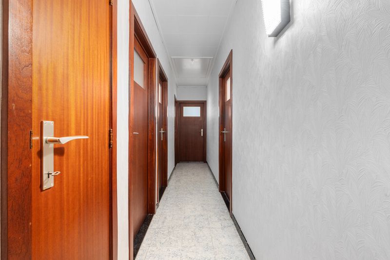 Torhout- Vrijstaande woning met 5 slaapkamers. foto 11