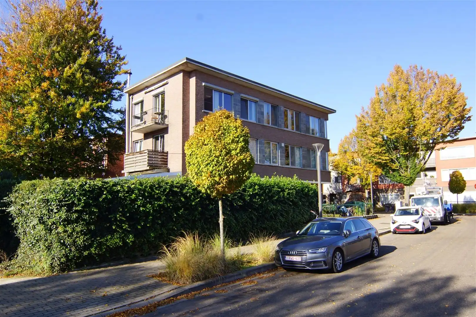 Modern en trendy appartement met terras op de 1ste verdieping, op centrale locatie. foto {{pictureIndex}}