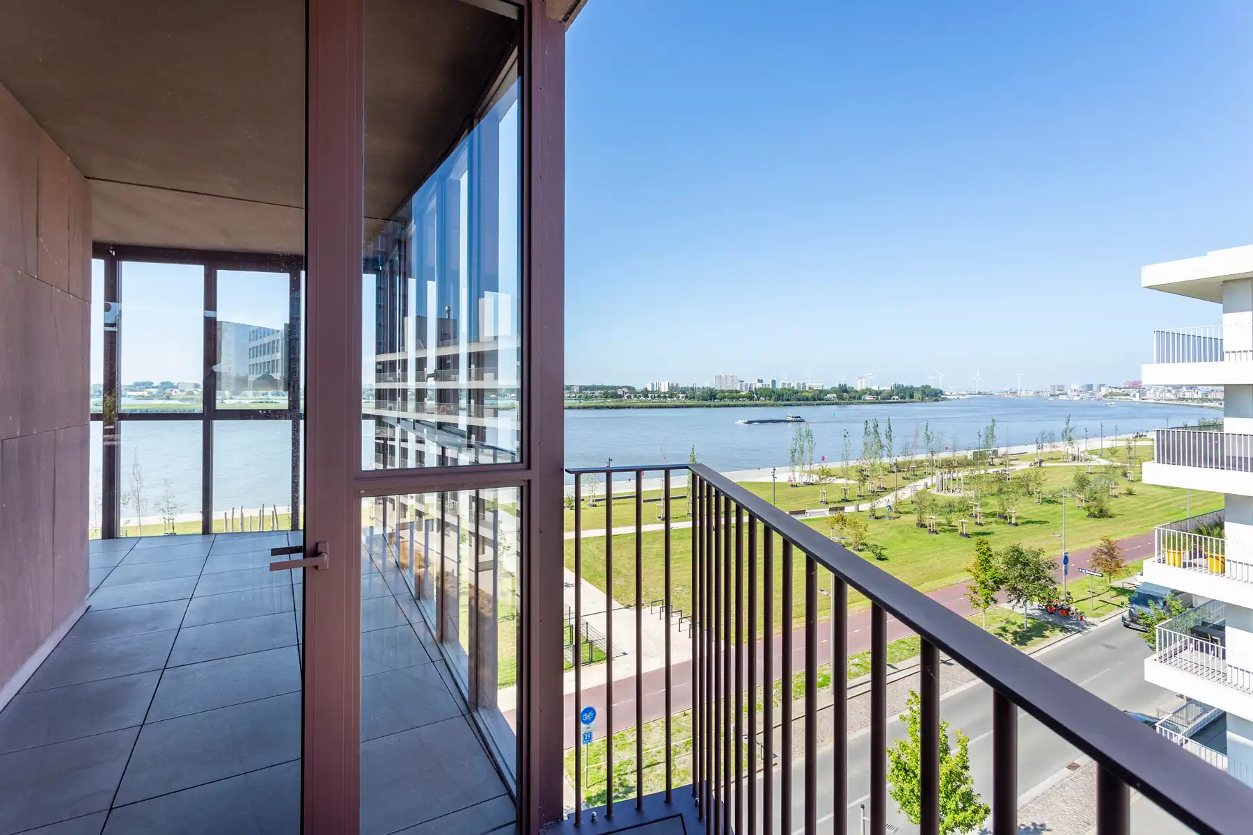 Groots wonen aan de Scheldekaaien met ruime terrassen foto 12