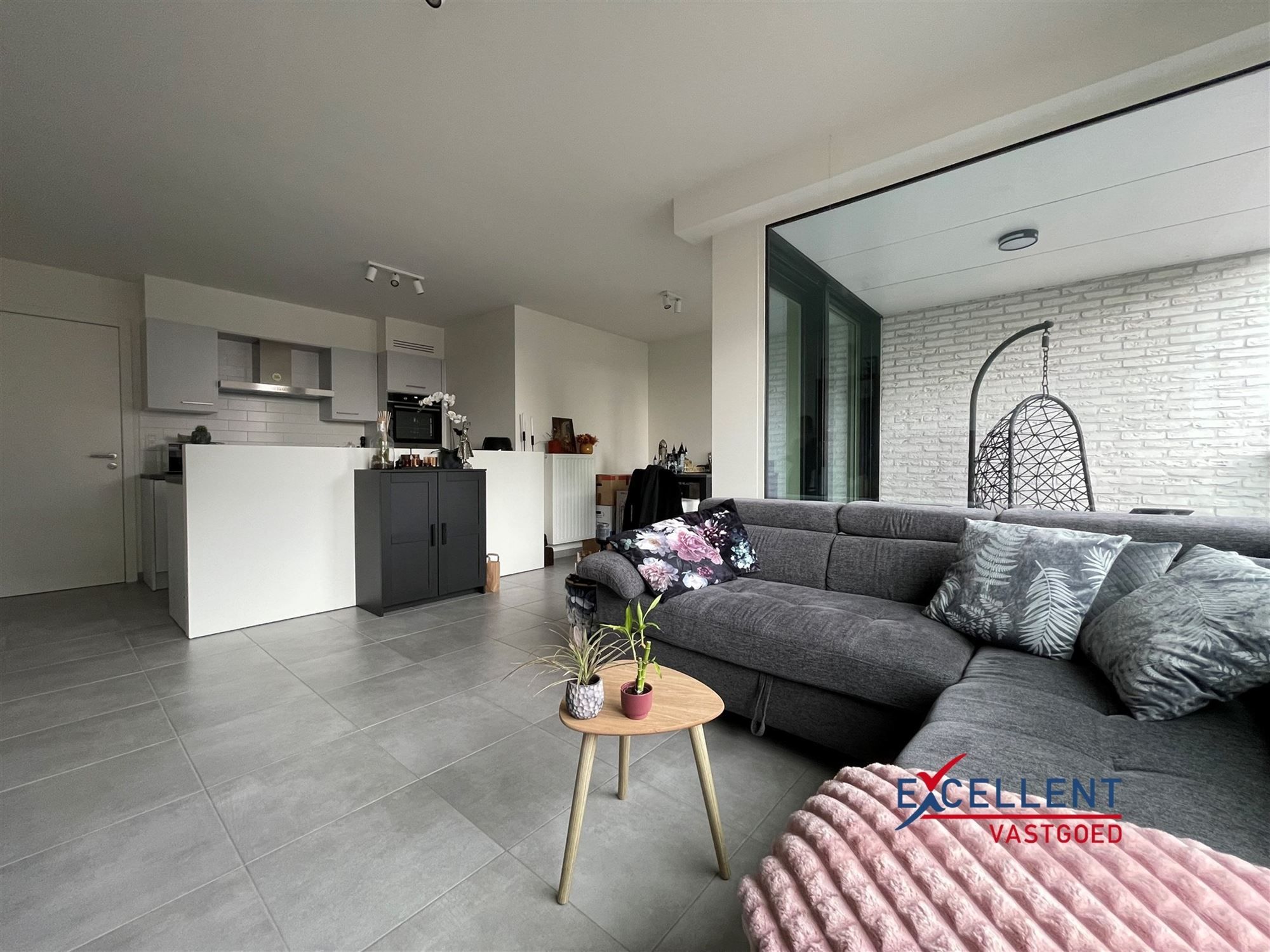 Nieuwbouwappartement met 1 slaapkamer en terras te huur Deinze  foto {{pictureIndex}}