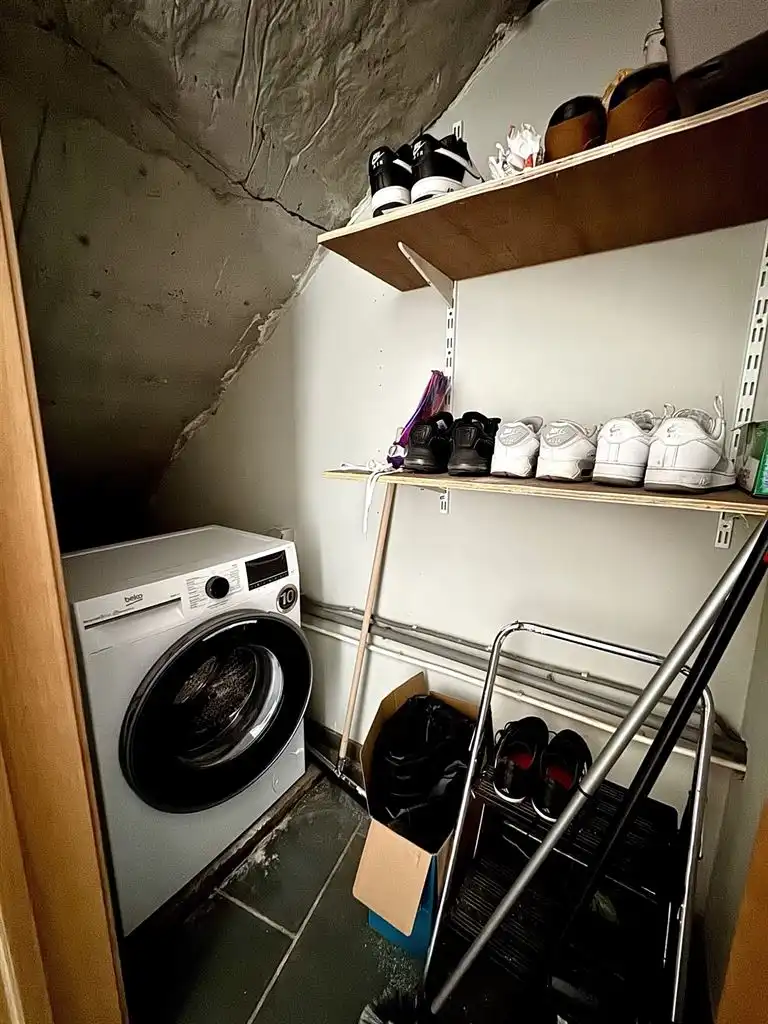 Opbrengstgebouw met twee appartementen in hartje Maaseik.  foto 17