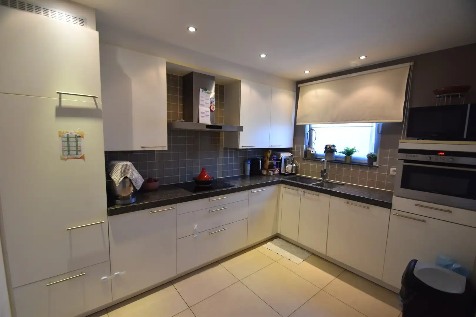 Modern gelijkvloers appartement foto 5