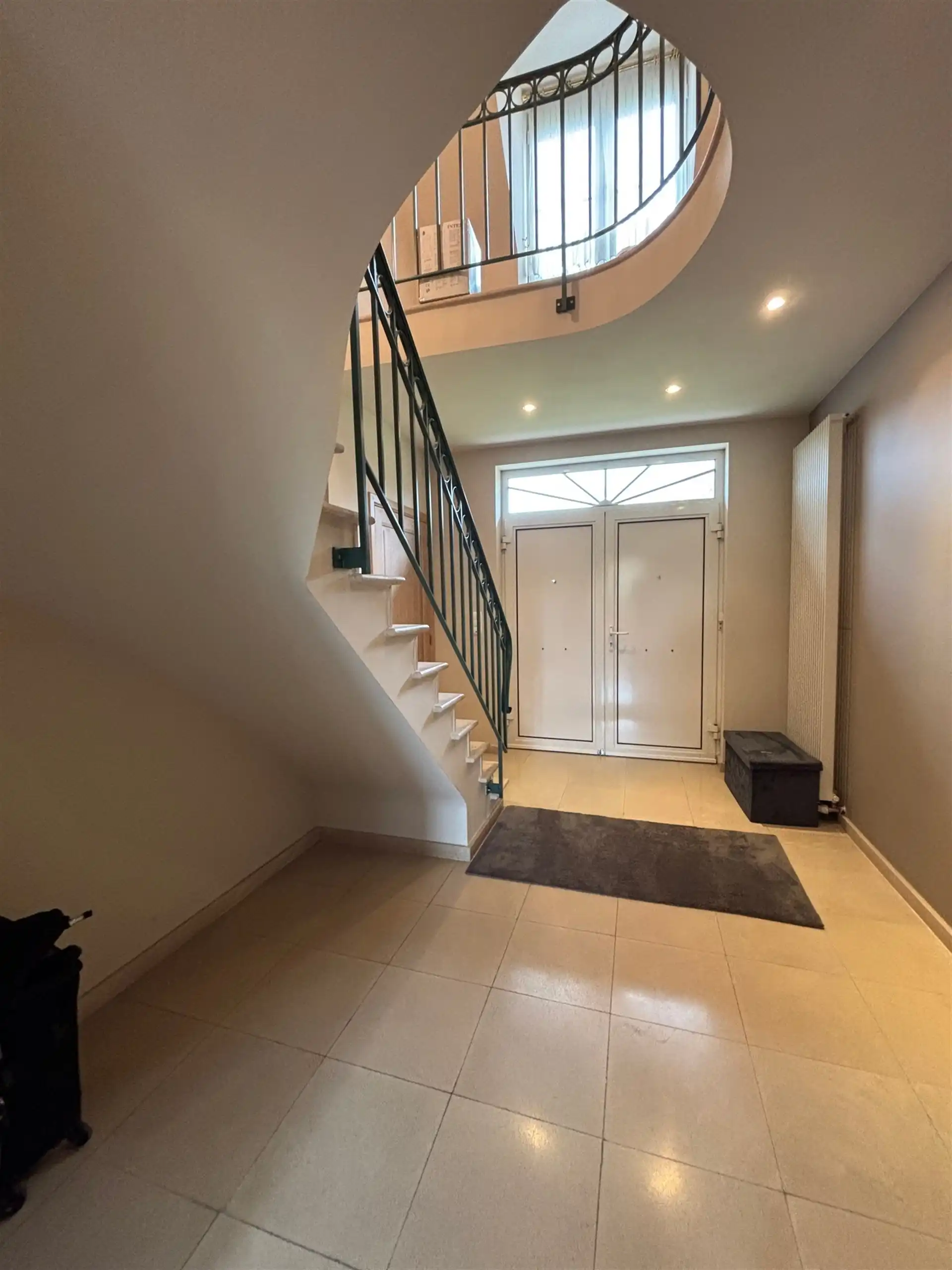 Ruime villa in een rustige omgeving met een grote tuin  foto 6