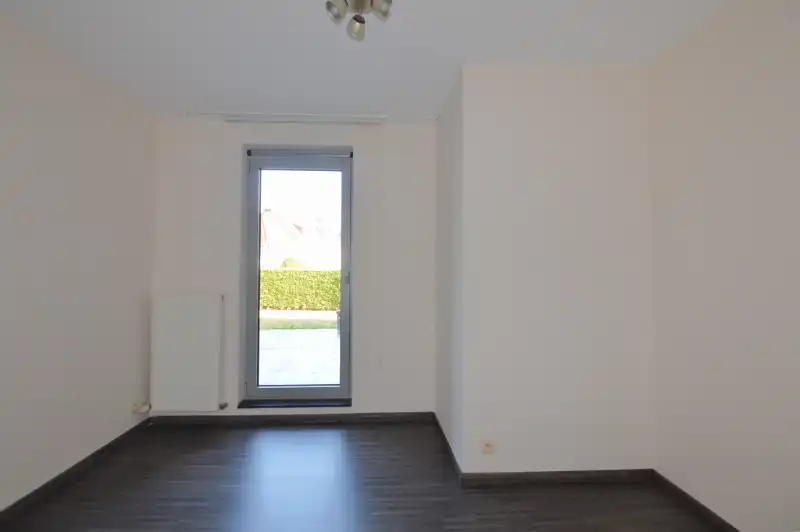 Gemeubeld gelijkvloers appartement met tuin – Heffen foto 9