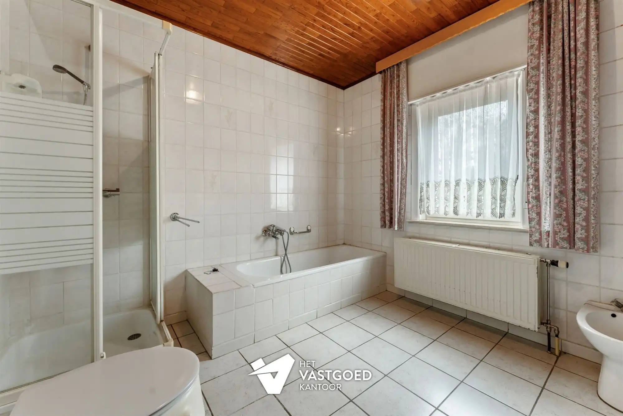 TE RENOVEREN KNUSSE WONING MET TUIN VAN 48A90CA EN LOODS EN GARAGE TE KAGGEVINNE foto 20