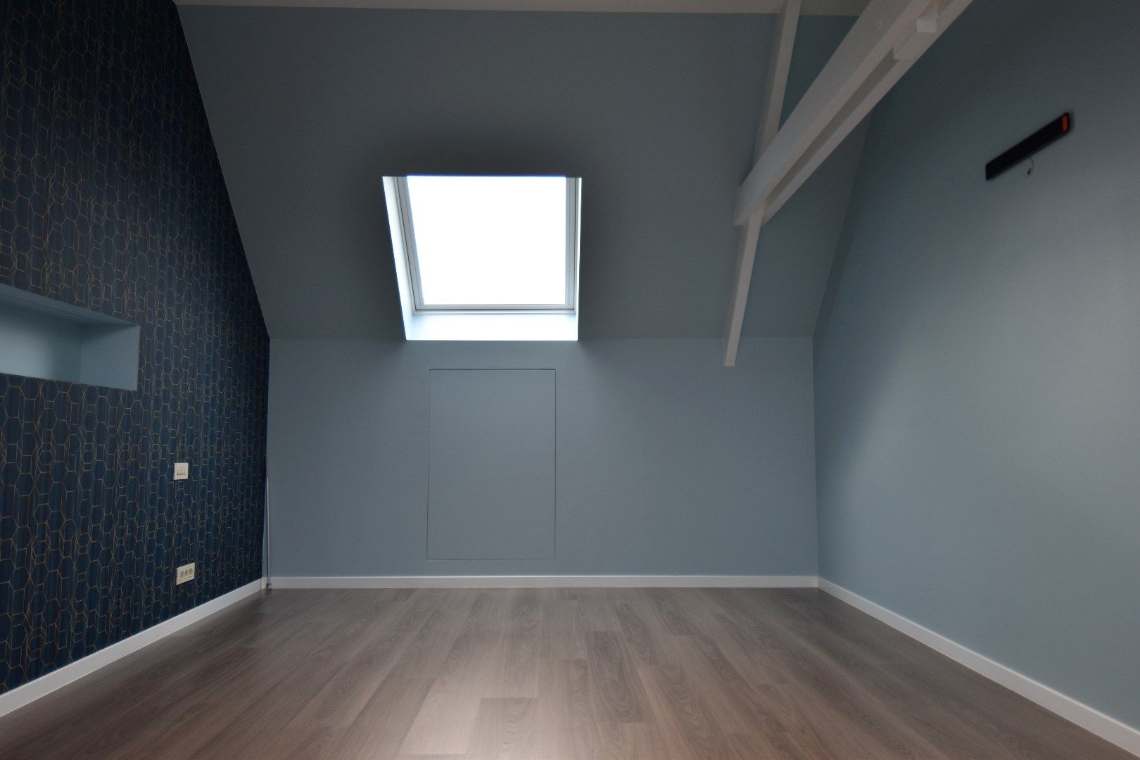 Vernieuwde eigendom met garage, tuin en topligging te koop aan de rand van Gullegem foto 13