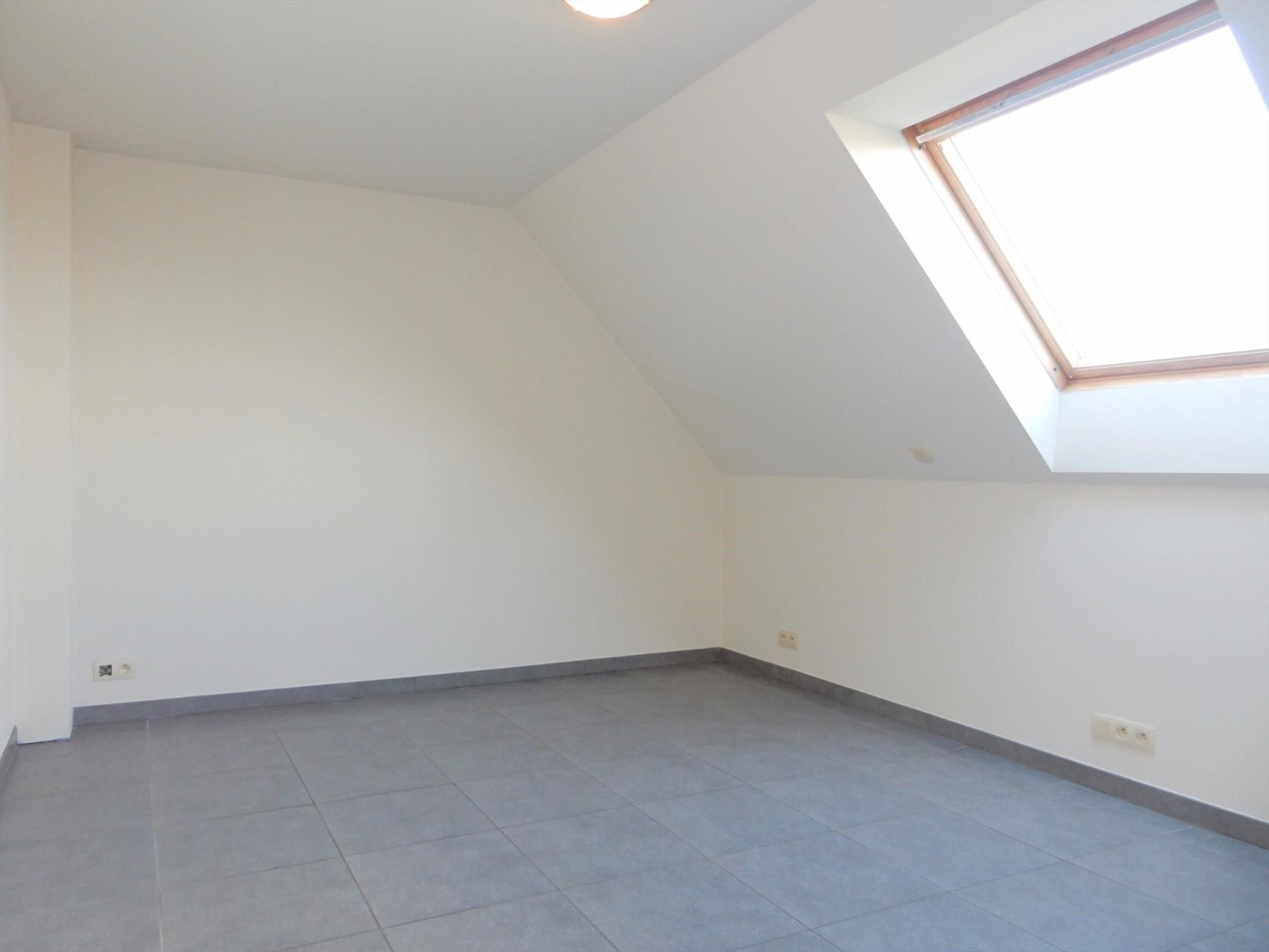 Ruim duplexappartement te Jabbeke foto 13