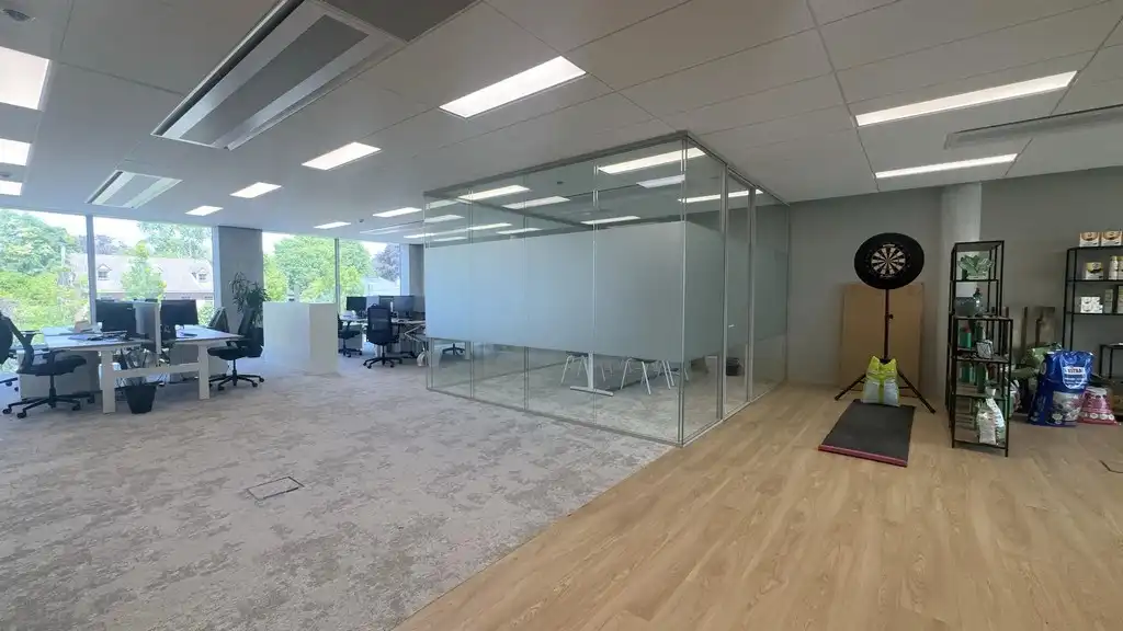 Energiezuinige kantoren te huur in Office Park aan E17 te Lokeren foto 9