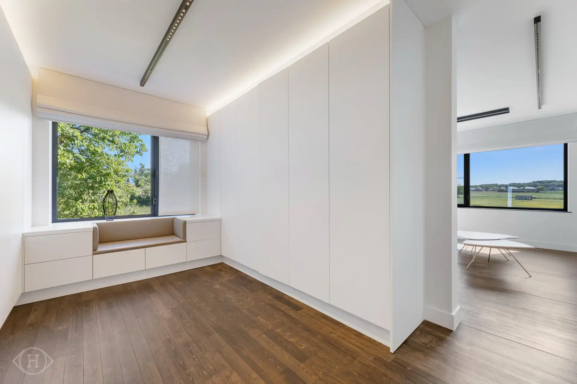 Prachtig kantoorgebouw & villa in groene omgeving foto 12