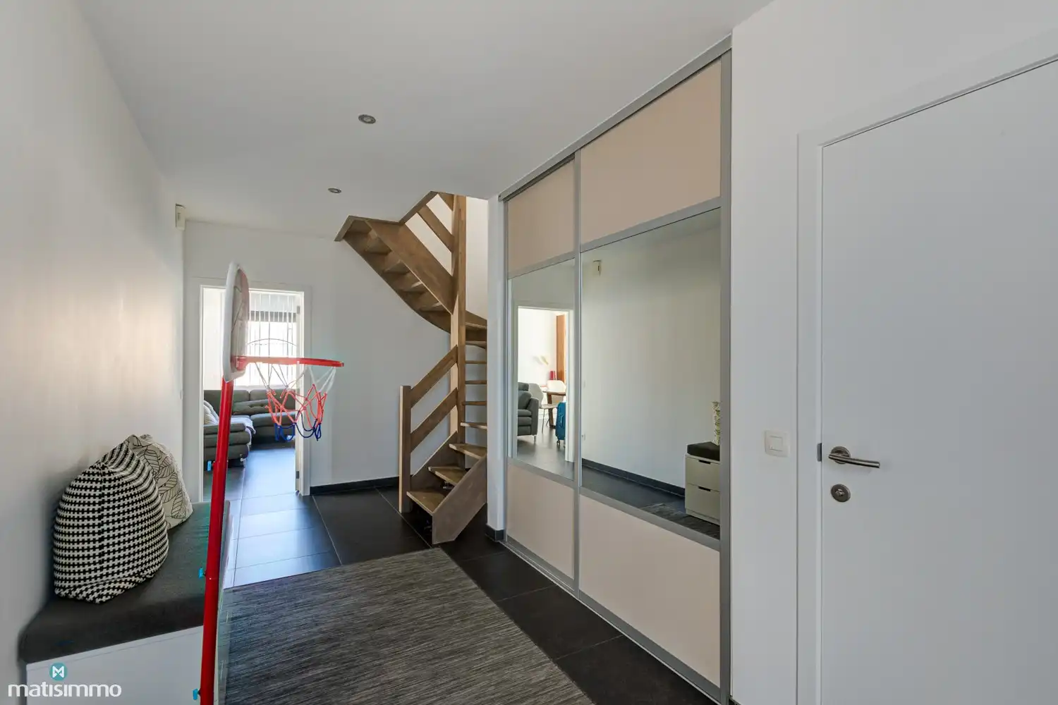 RUIME NIEUWBOUWWONING MET 3 SLAAPKAMERS, TUIN EN CARPORT MET AUTOMATISCHE POORT NABIJ HET CENTRUM VAN BILZEN foto 3