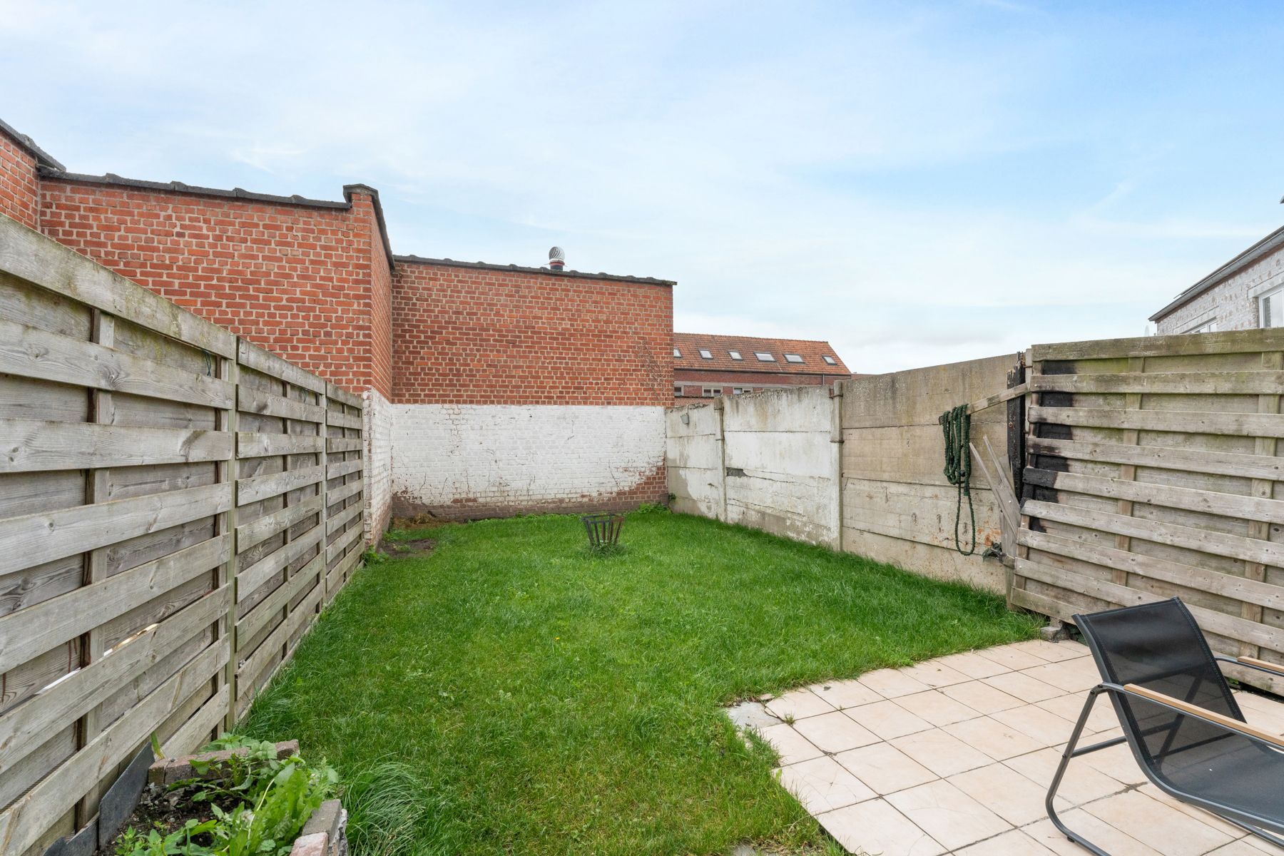 Te renoveren woning met 2 slaapkamers en tuin foto 2