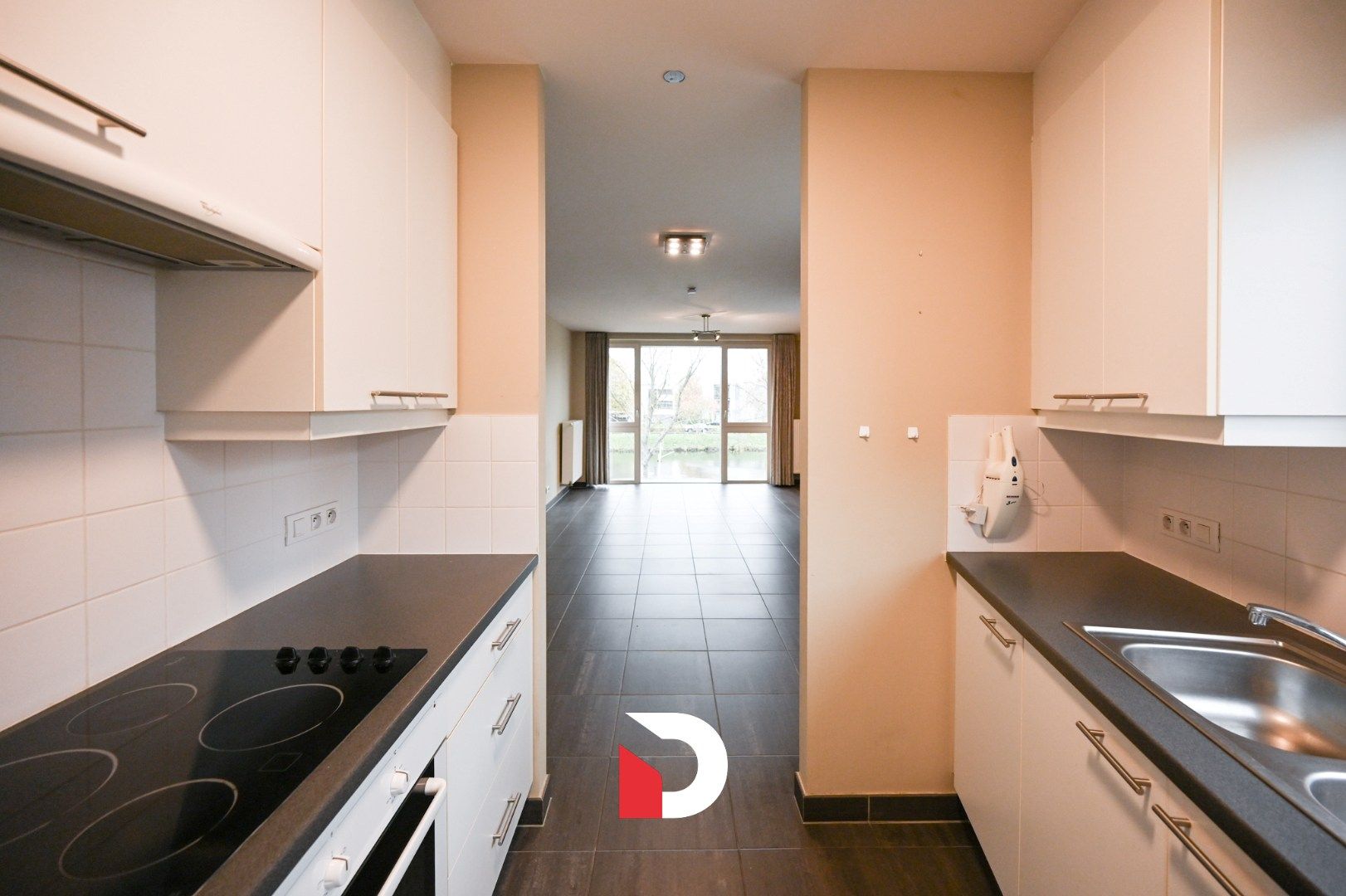 Lichtrijk 3-kamerappartement met frontaal zicht op het water foto 4