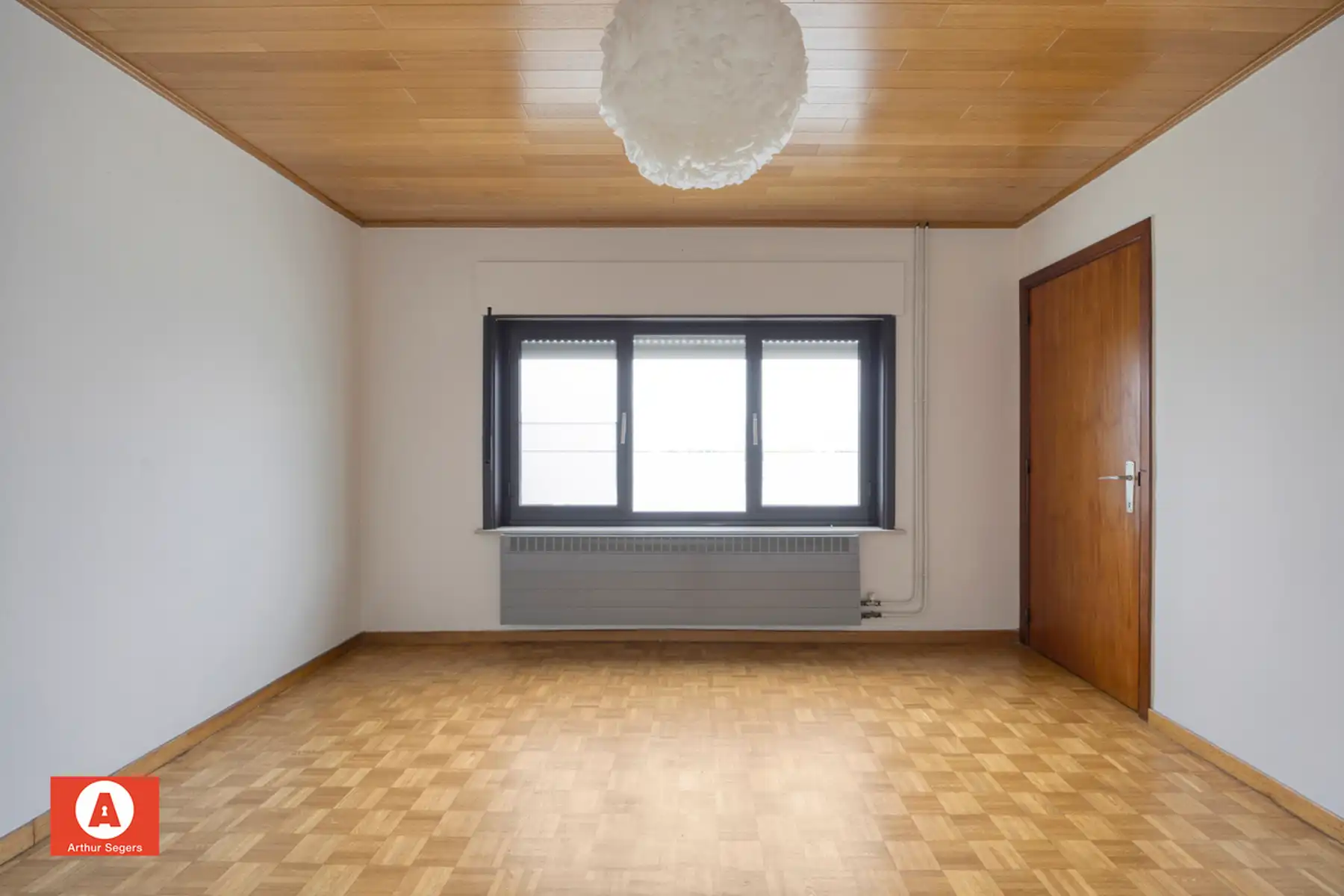 Instapklare en solide woning nabij het centrum van Opstal foto 14