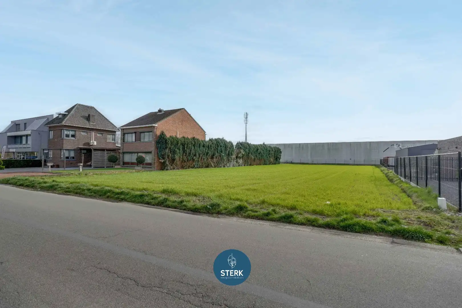 TE VERKAVELEN GRONDEN IN WOON- EN KMO-GEBIED NABIJ DE GRENS !  foto 9