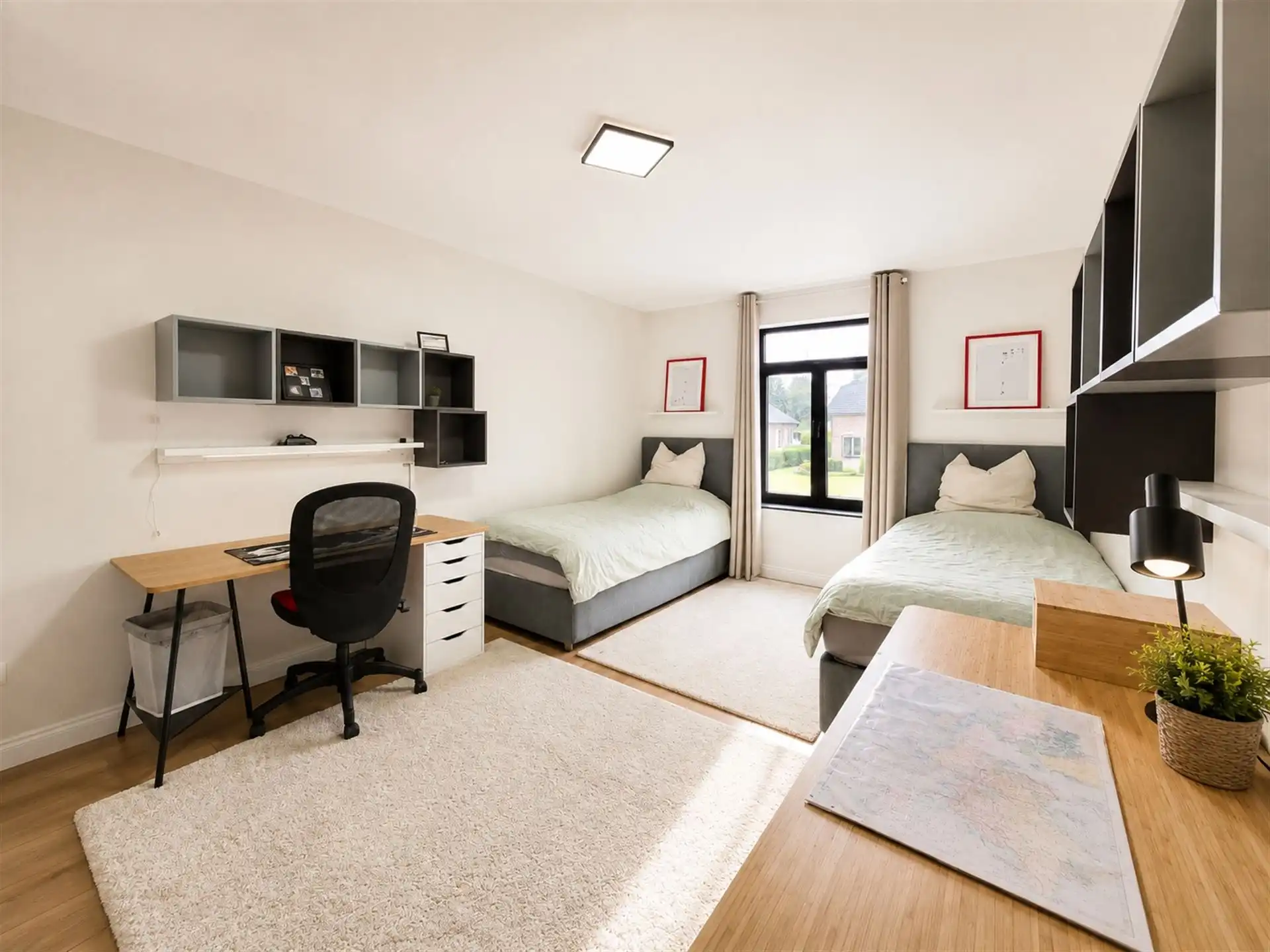 Stijlvolle halfopen pastorijwoning met praktijkruimte, 4 slaapkamers, garage en zonnige tuin op bijna 10 are foto 25
