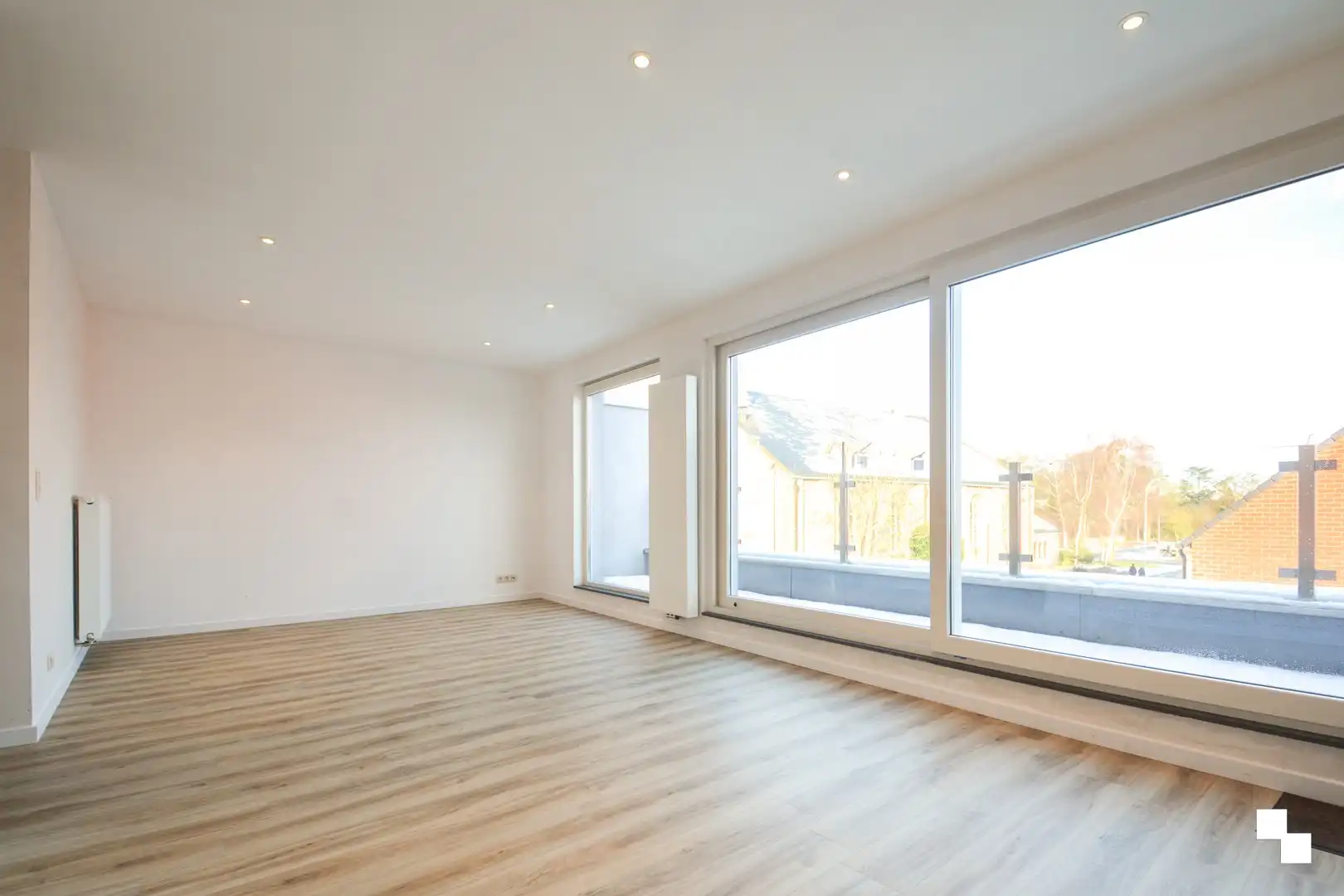 Recent tweeslaapkamer appartement in dorpskern van Sint-Eloois-Winkel foto 8