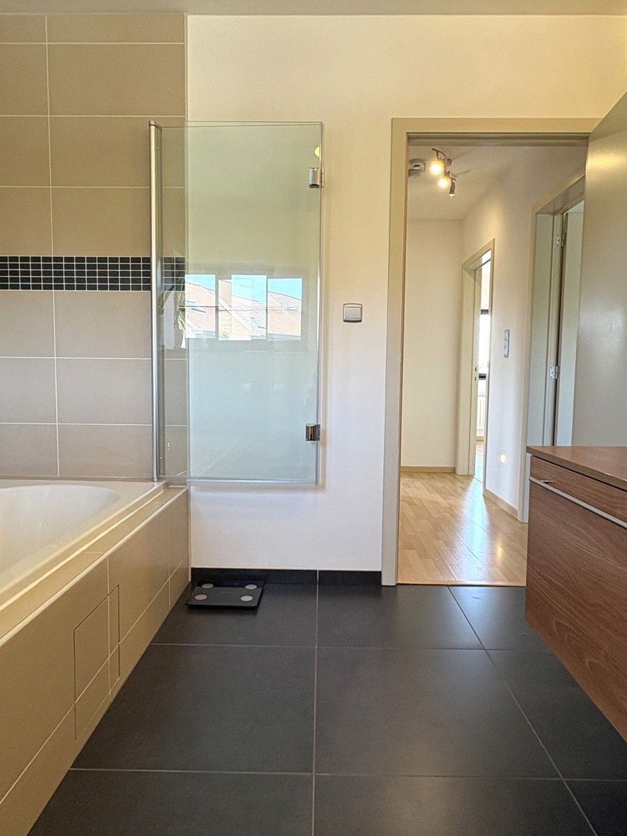 Verzorgde woning met 4 slaapkamers foto 16