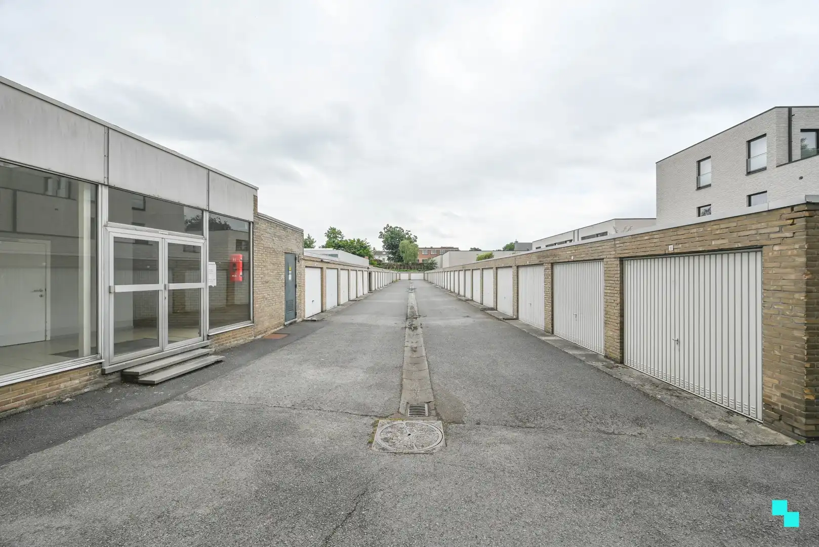 Gerenoveerd appartement in Deerlijk met garage foto 25