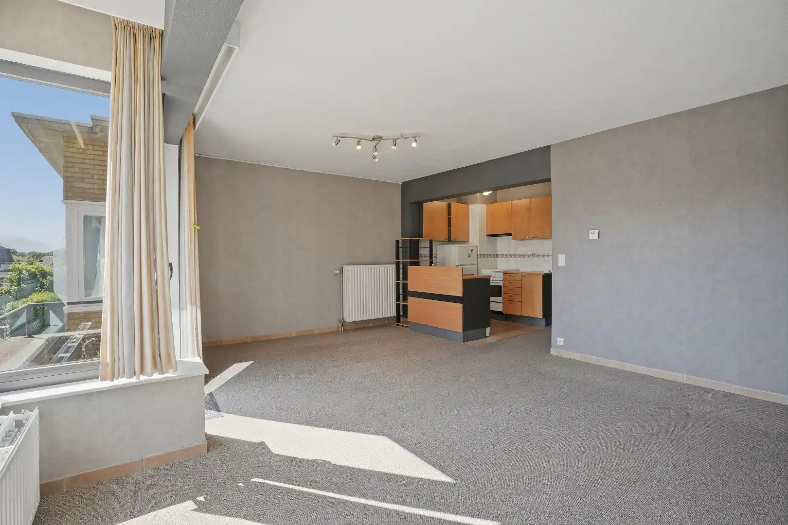 Op te frissen 2-slaapkamerappartement (73m²) te Koksijde Sint-Idesbald.  foto 2