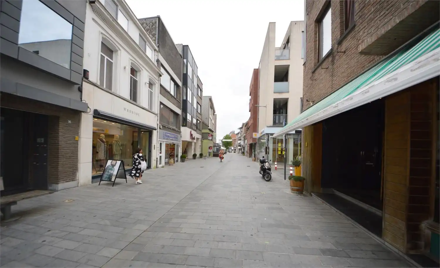 COMMERCIEEL GELIJKVLOERS 320 M2 foto 3