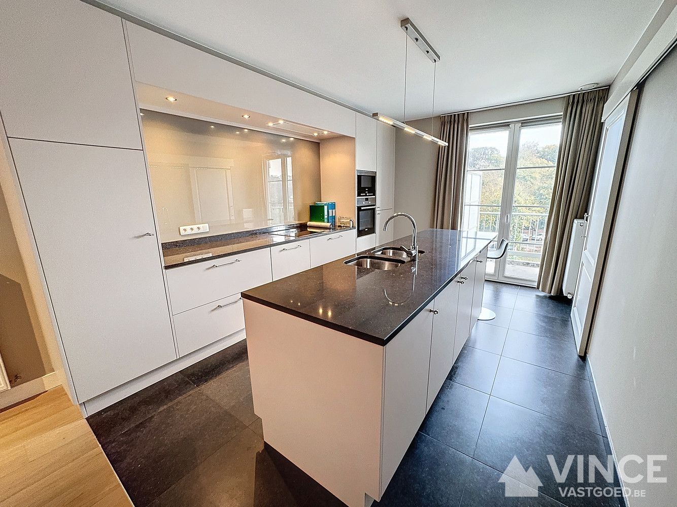 Zeer Ruim Appartement in Hartje Brasschaat – Sublieme Ligging! foto 4