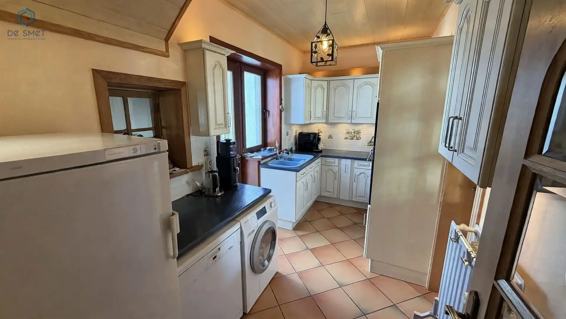 INSTAPKLARE WONING MET 4 SLAAPKAMERS, GARAGE EN VEELZIJDIG BIJGEBOUW foto 6