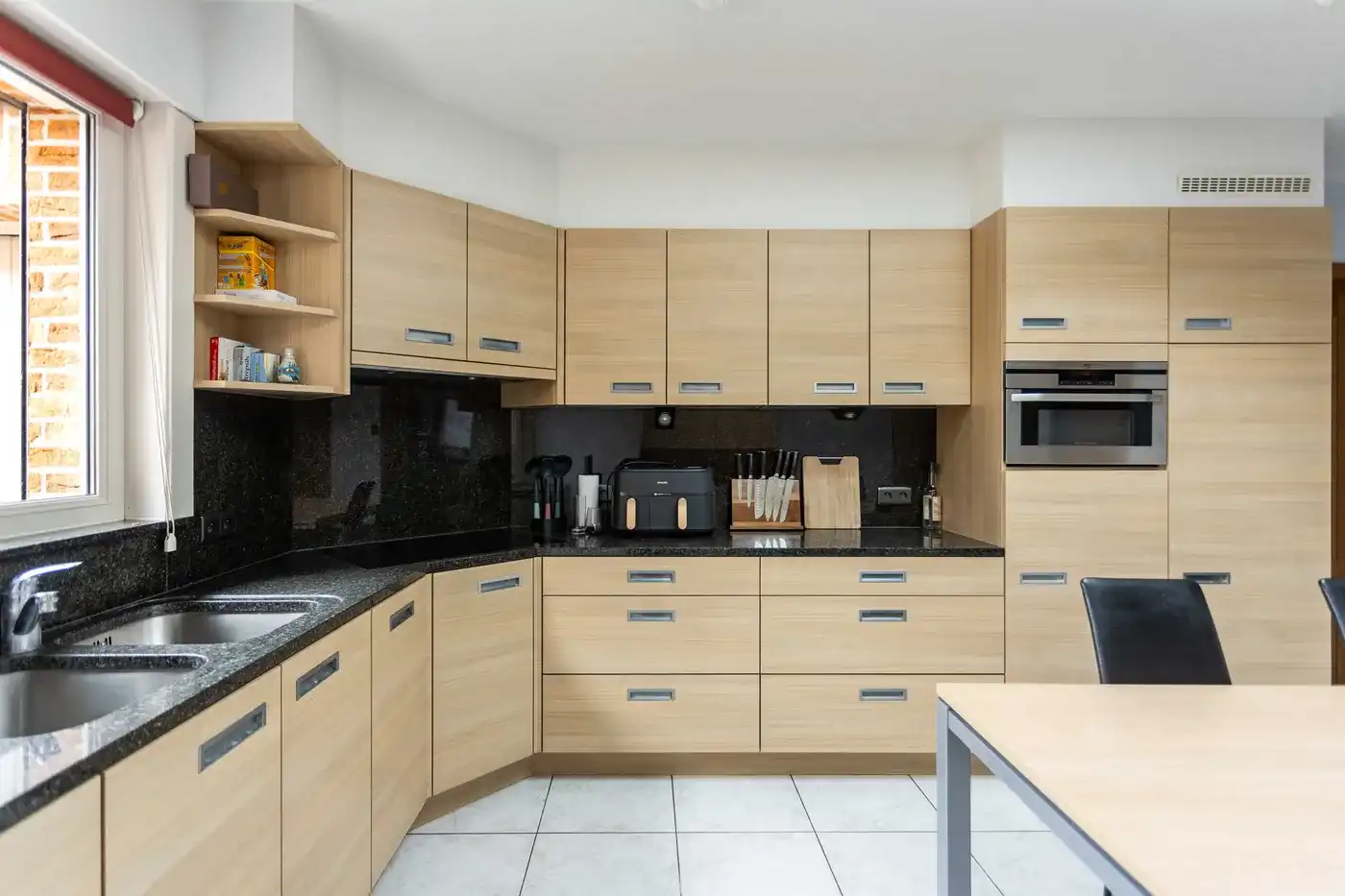 Woning met tuin, garage en uitweg in Zwevegem foto 6