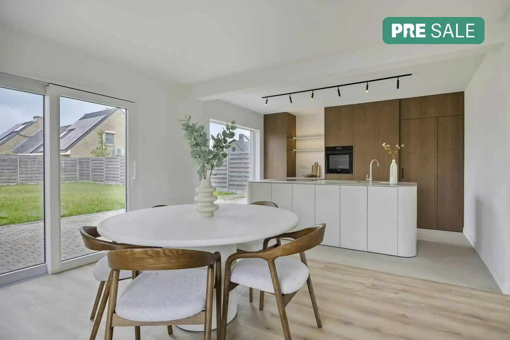 Recent gerenoveerd huis met 3 kamers te koop in Deerlijk foto {{pictureIndex}}